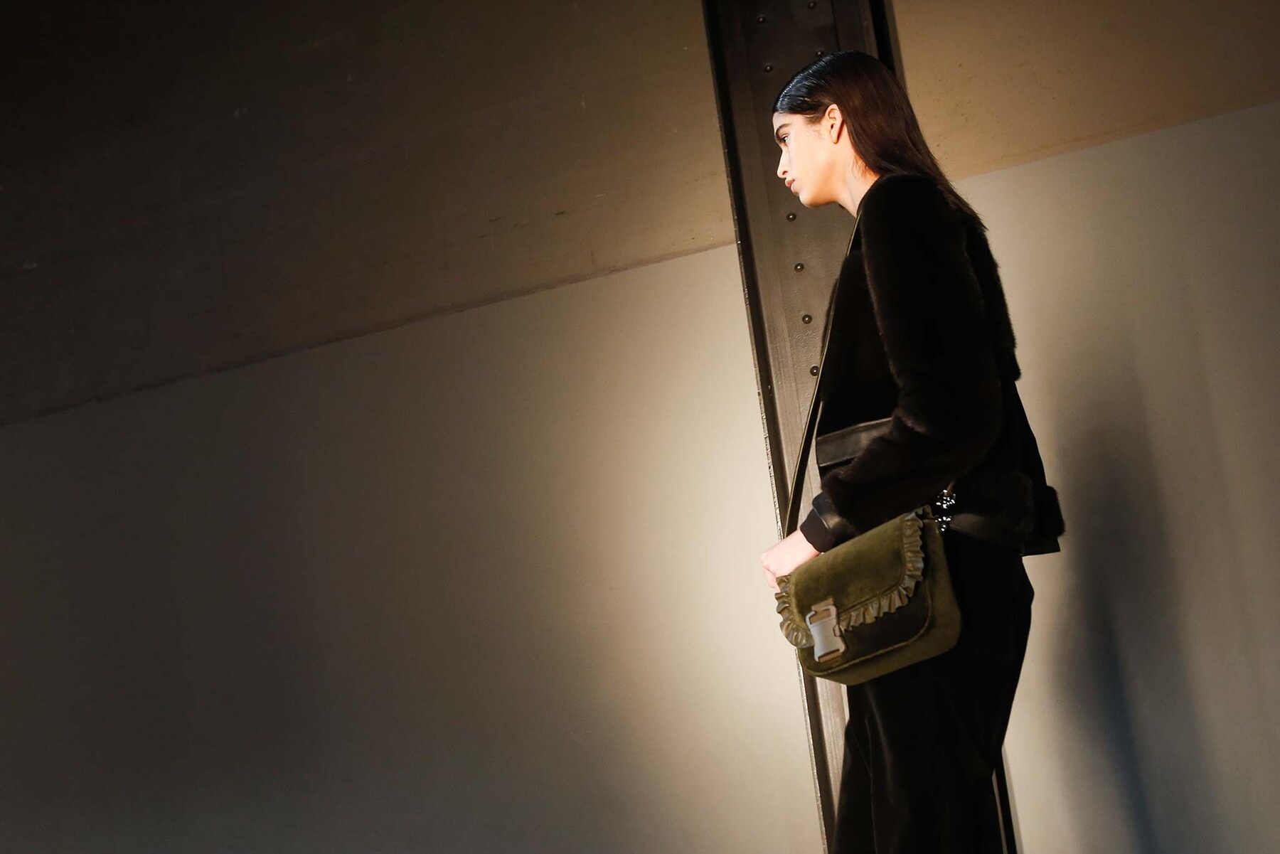 Black look with structured handbag