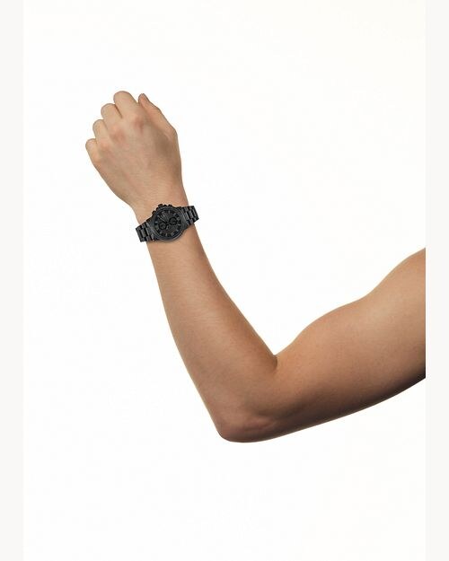 minimal wrist styling