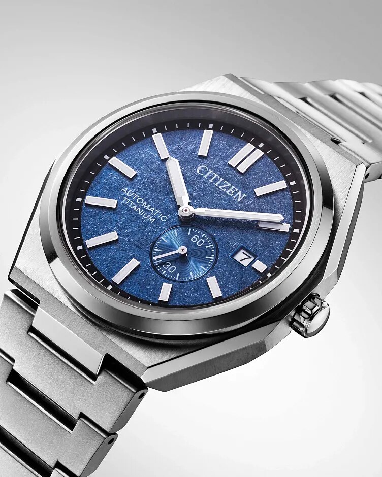 blue dial closeup