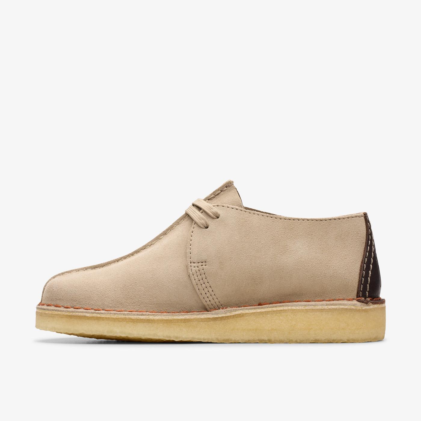Side view with central forefoot seam