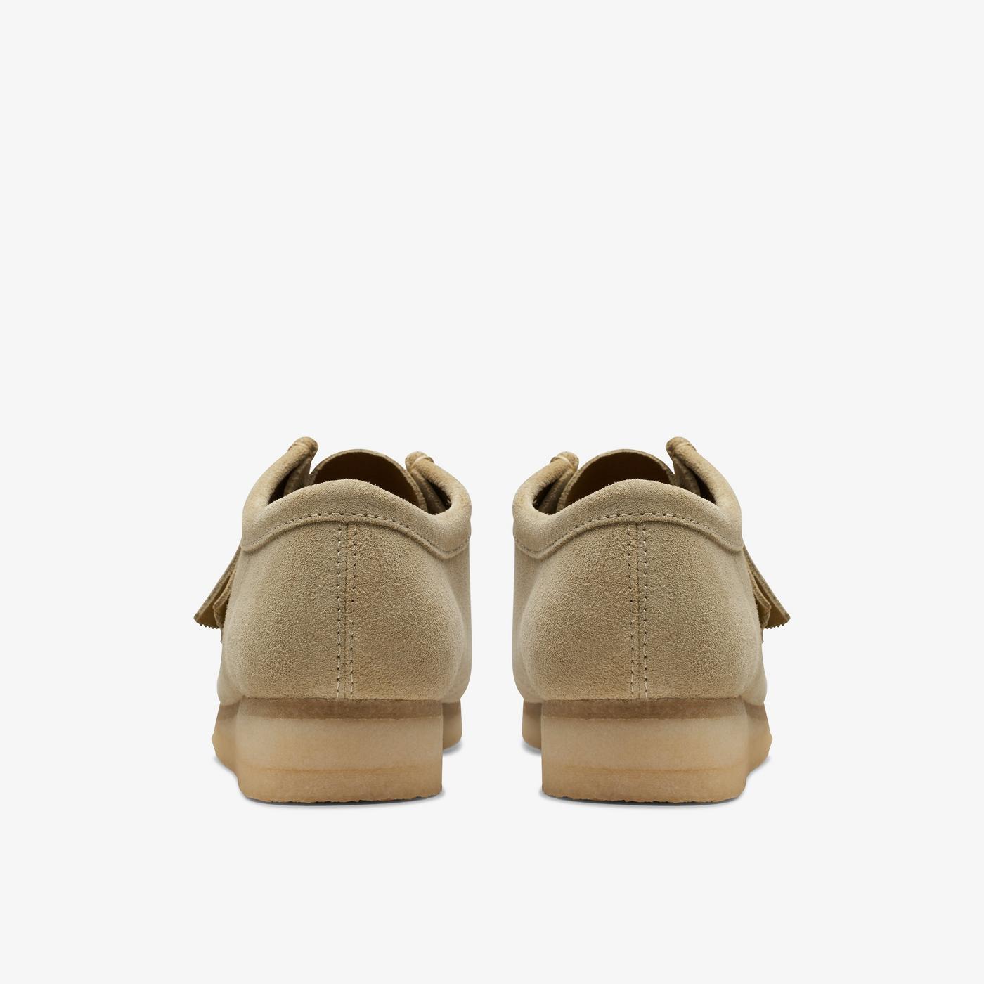 Heel view with the low, structured back