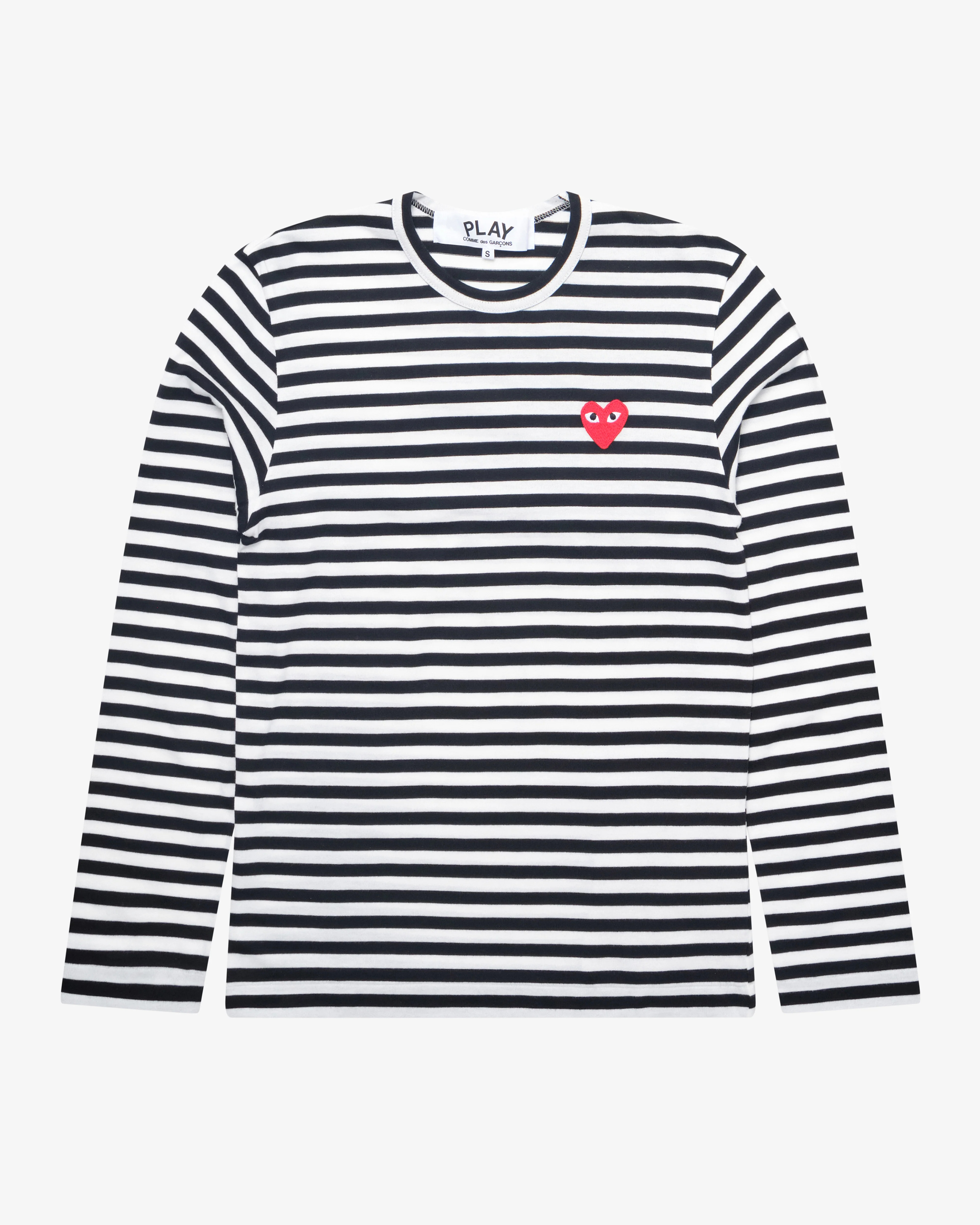 black/white small red-heart tee