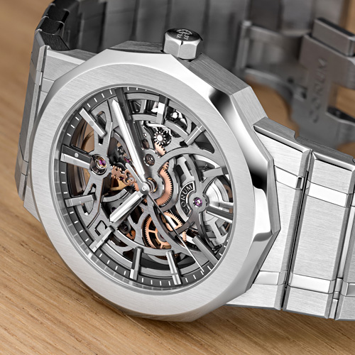 Skeleton dial crop with rhodium-plated architecture