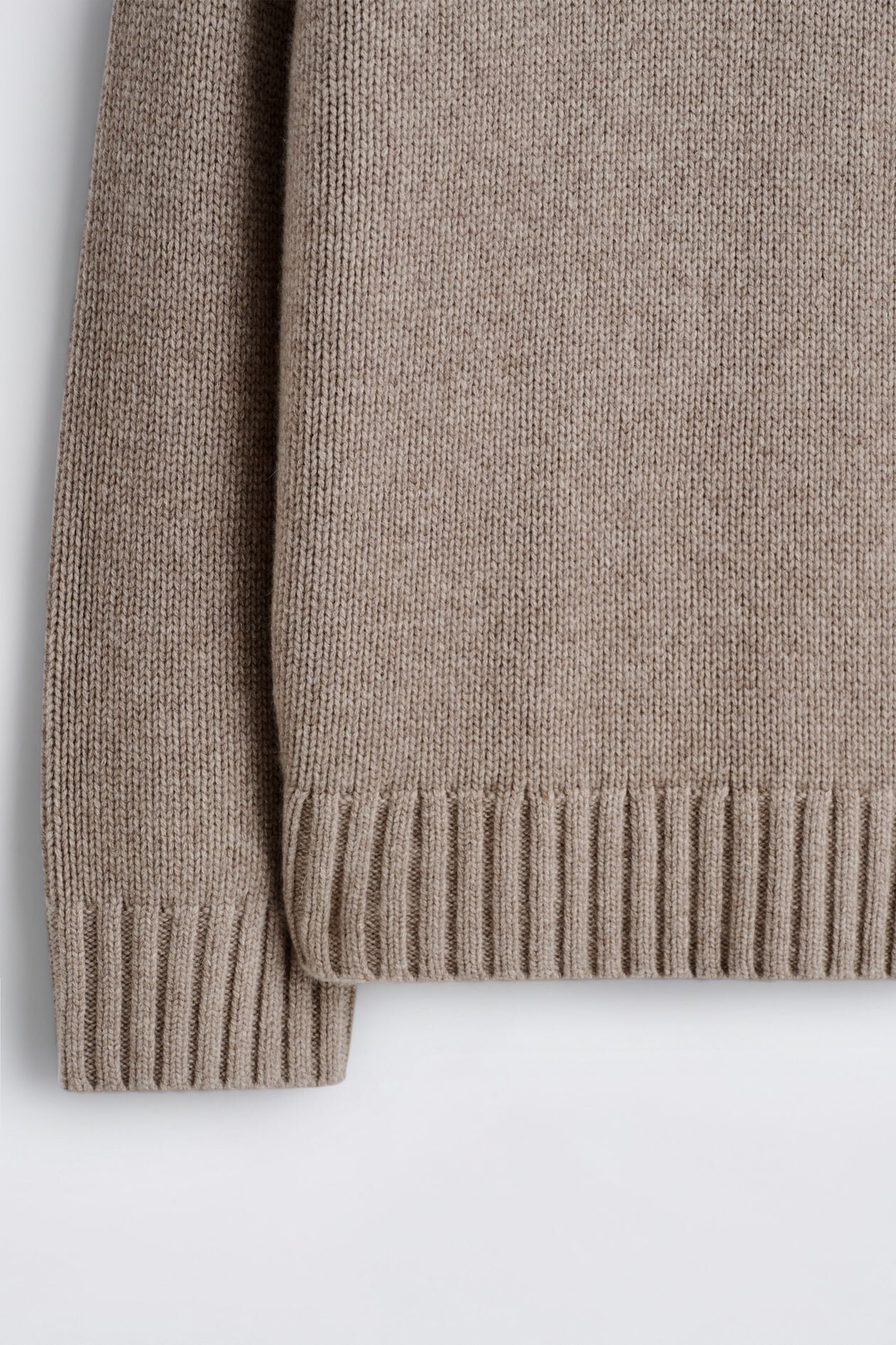 Ribbed hem detail