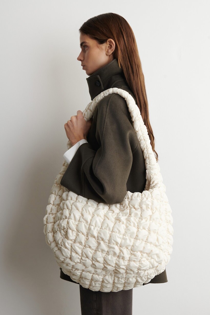 Light beige seasonal colour