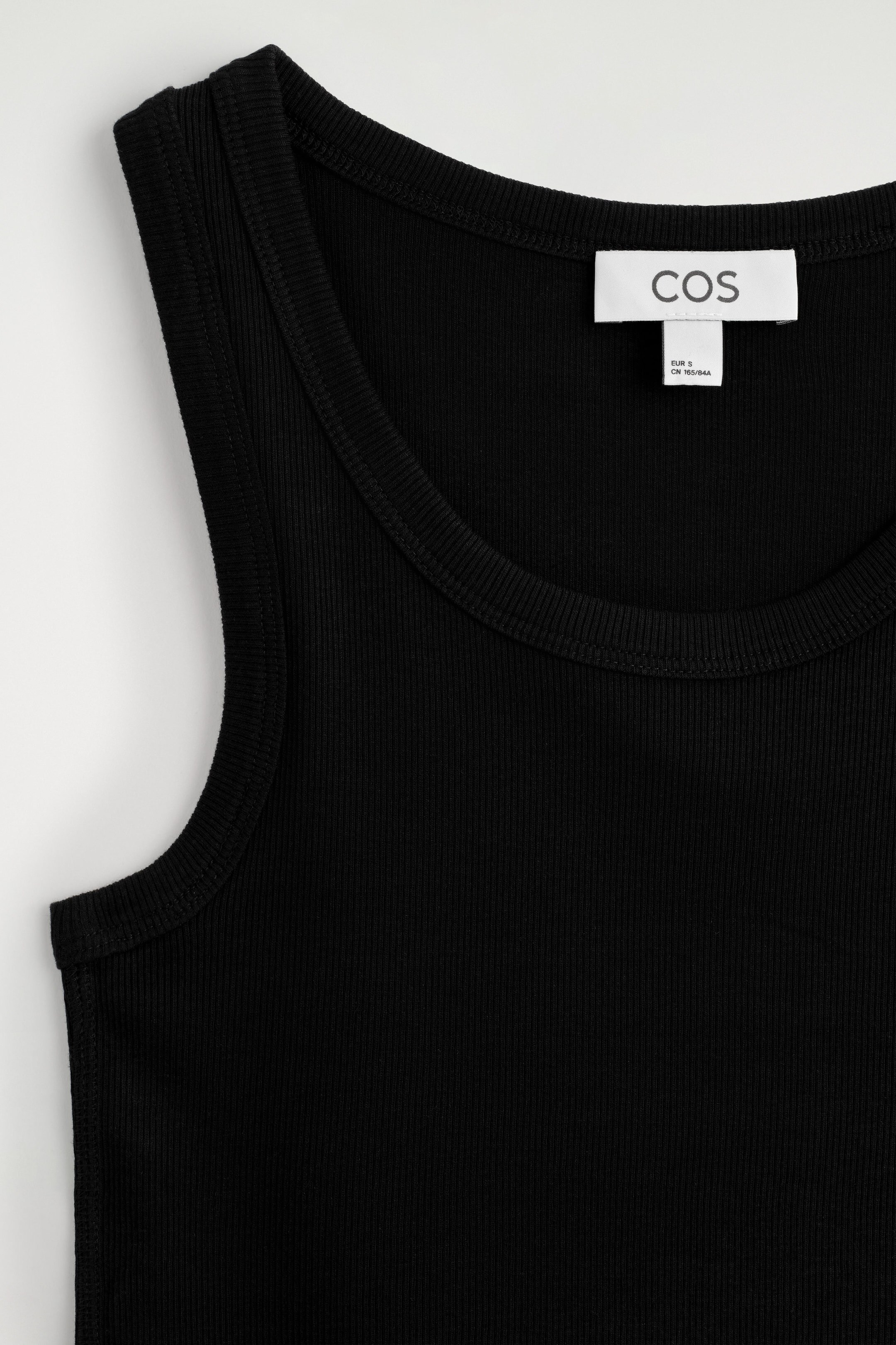 Black rib detail