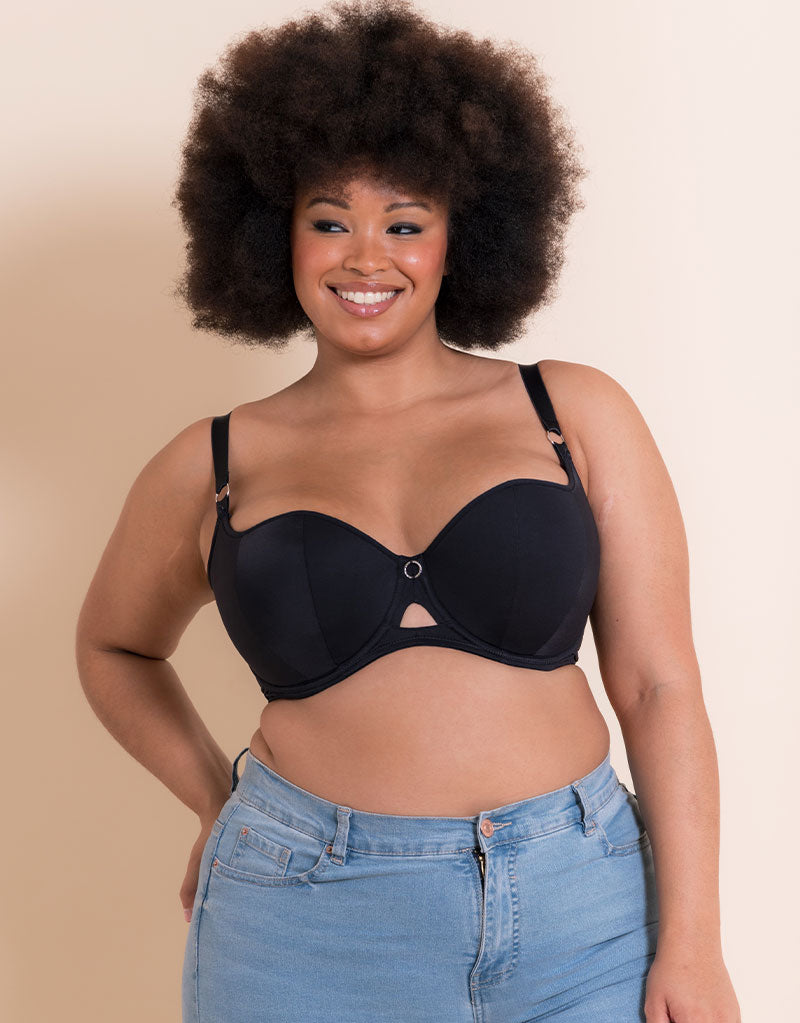 Set front view with sweetheart neckline