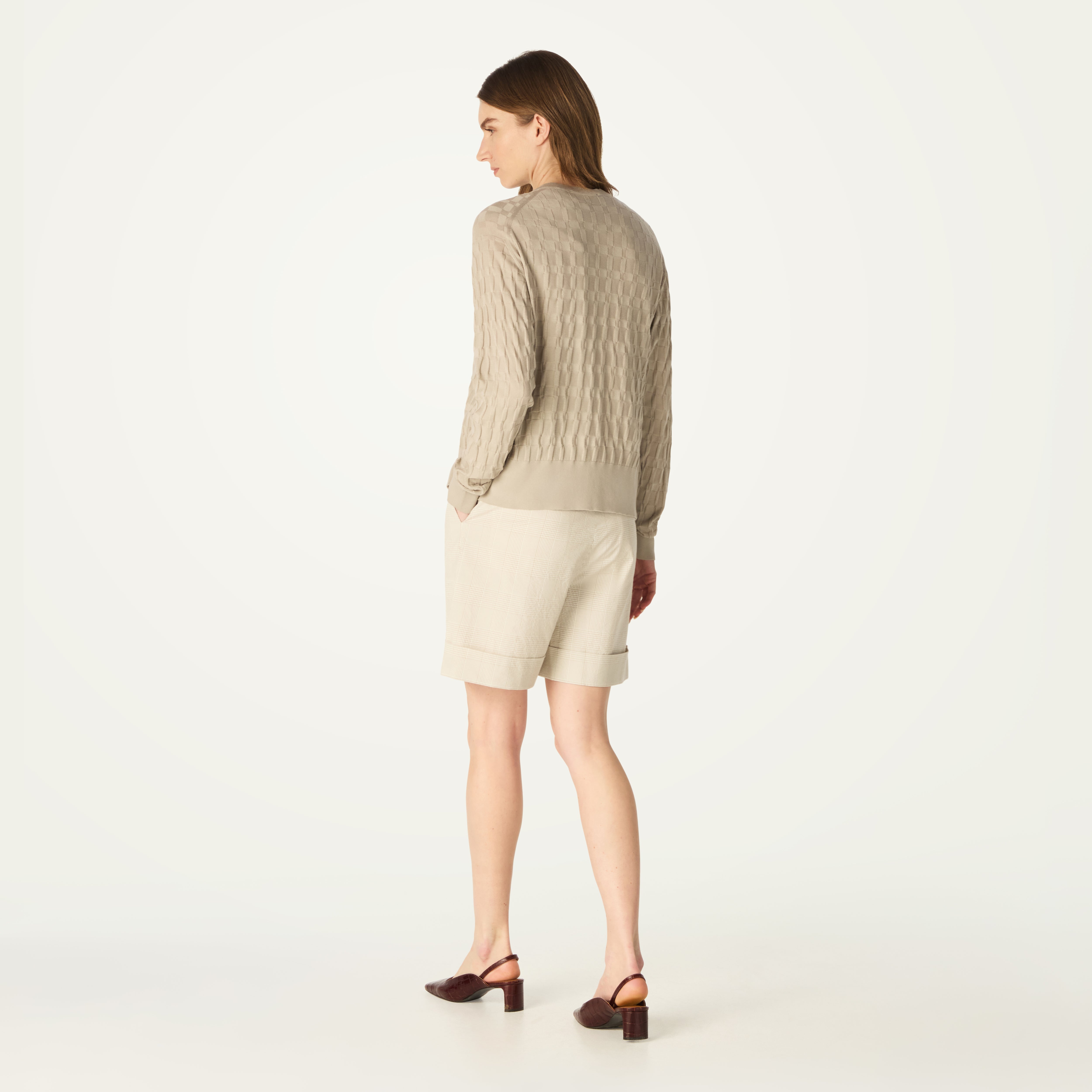Round neck and button fastening