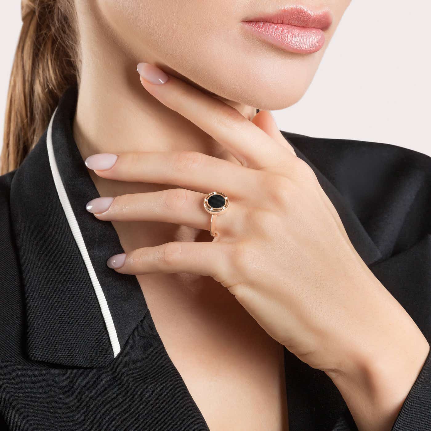 D.Side ring side view with black onyx center