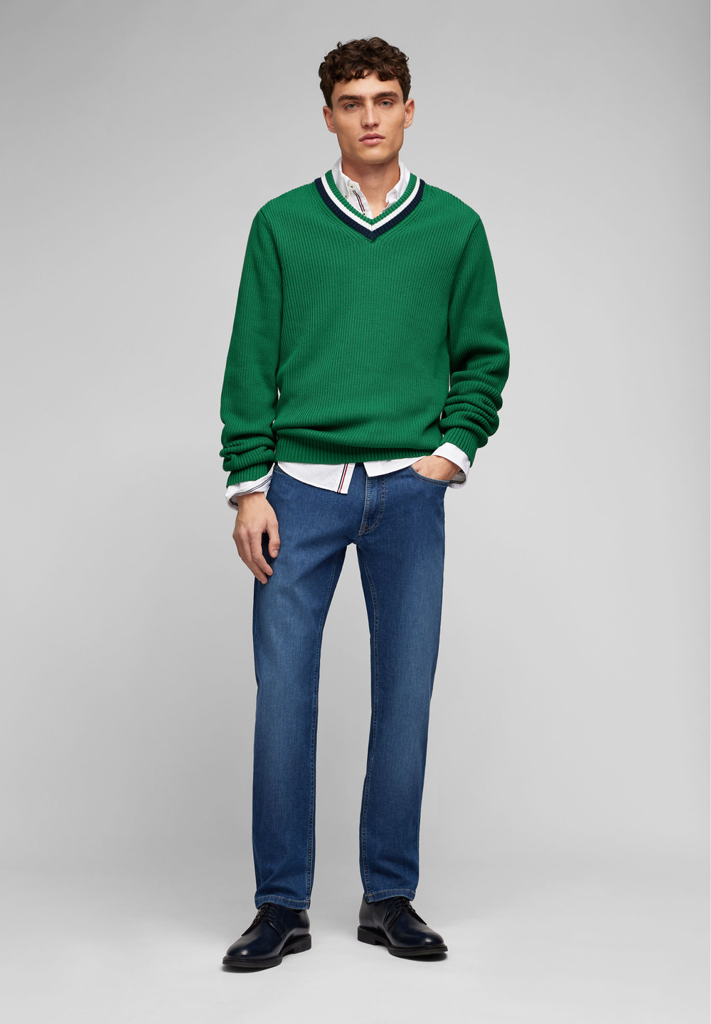 Classic five-pocket construction