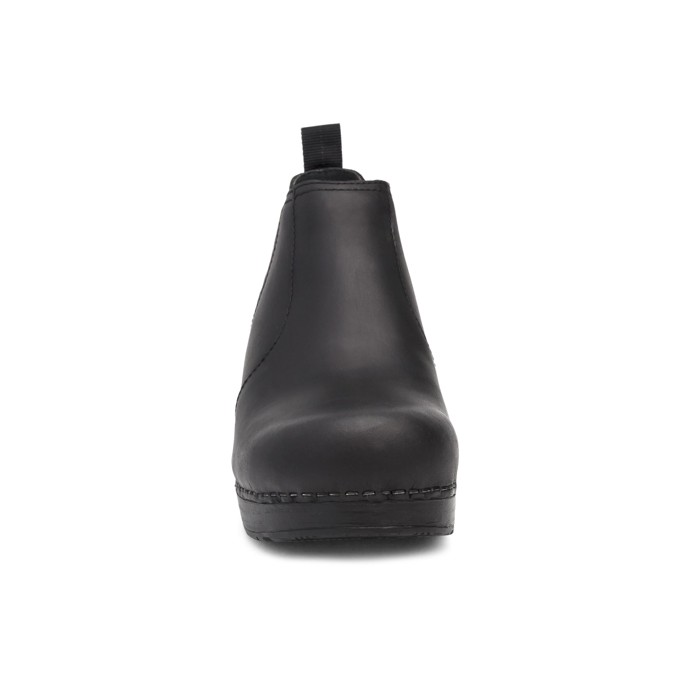 Front view with rounded clog toe