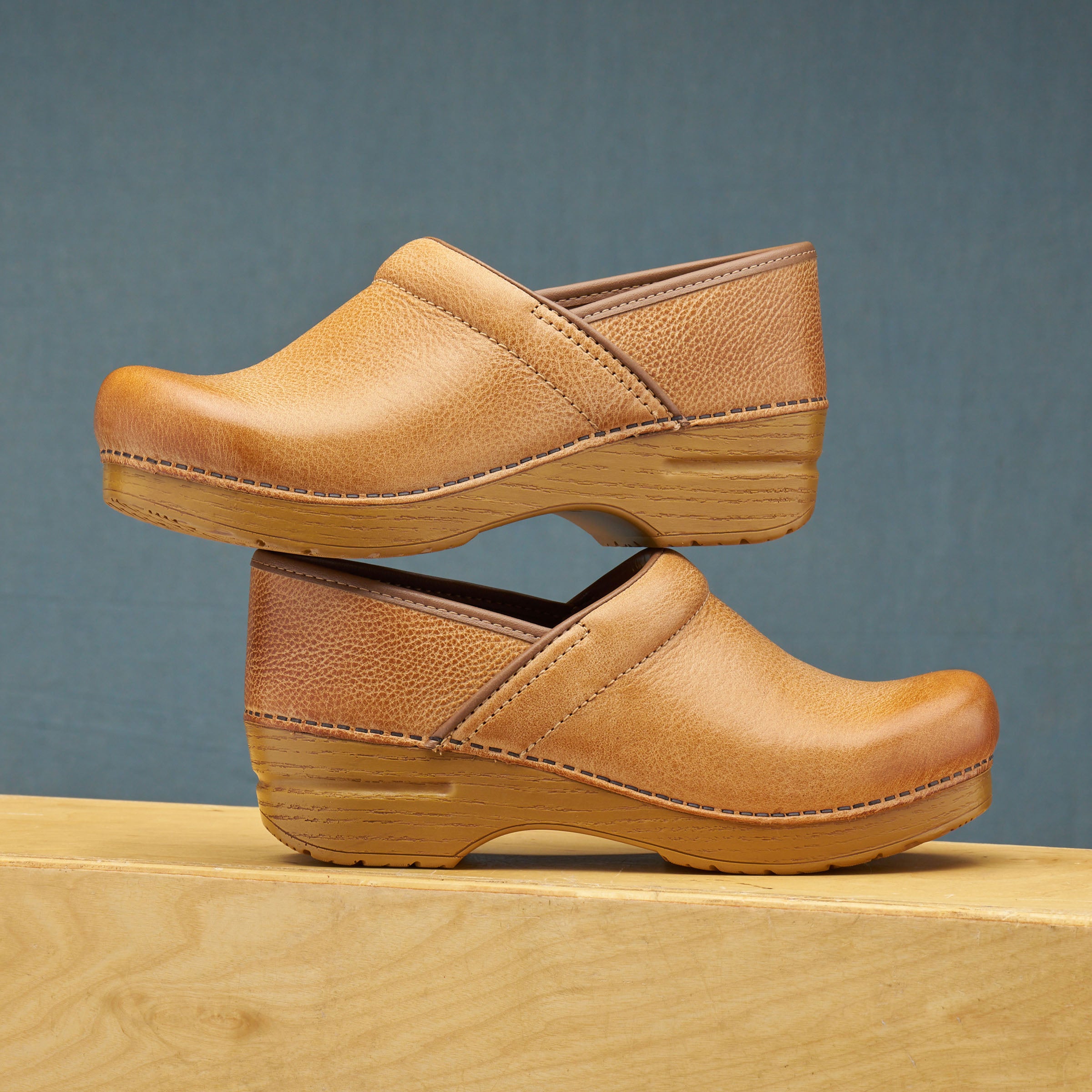 Styled on foot with the classic rocker stance