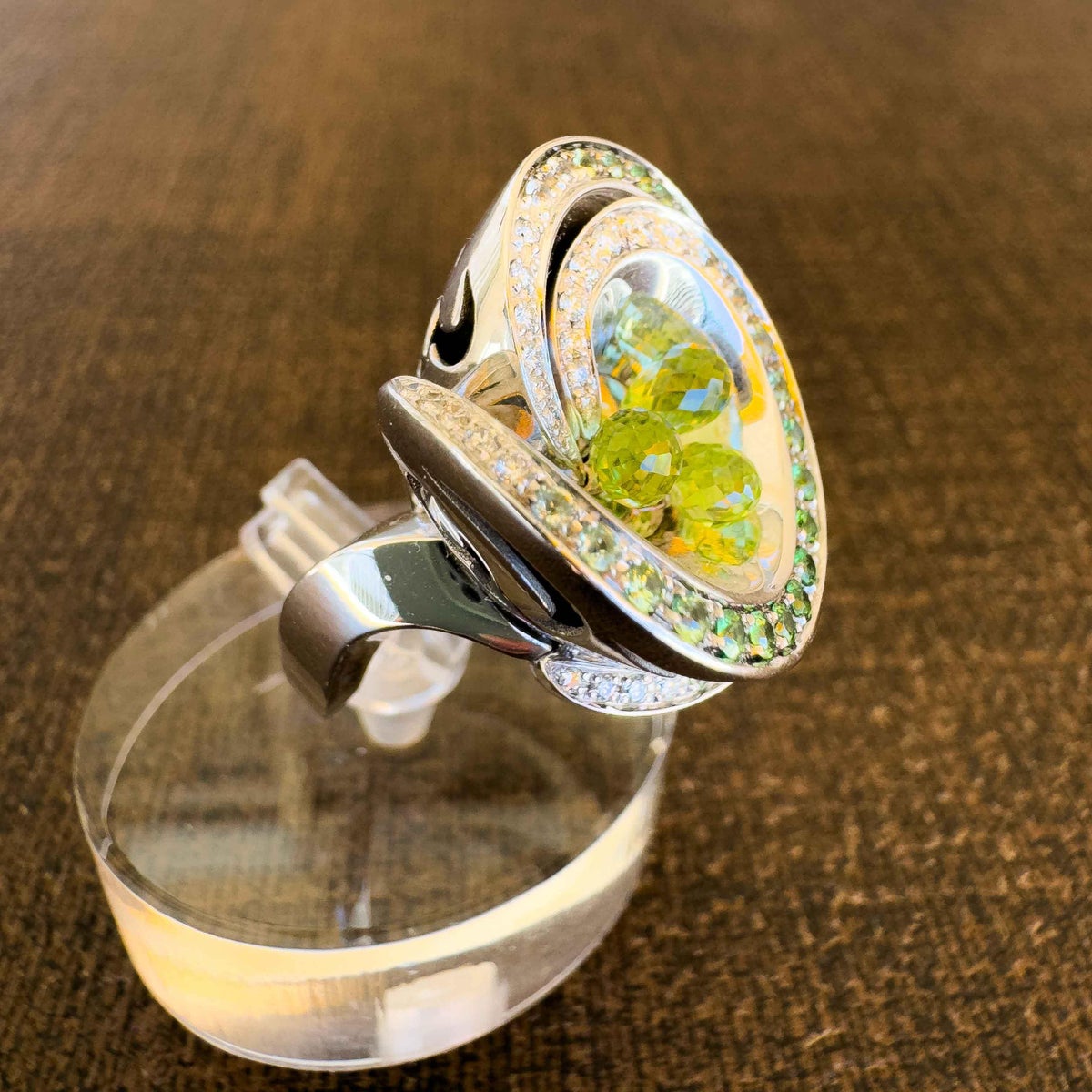 Side view of the raised spiral setting