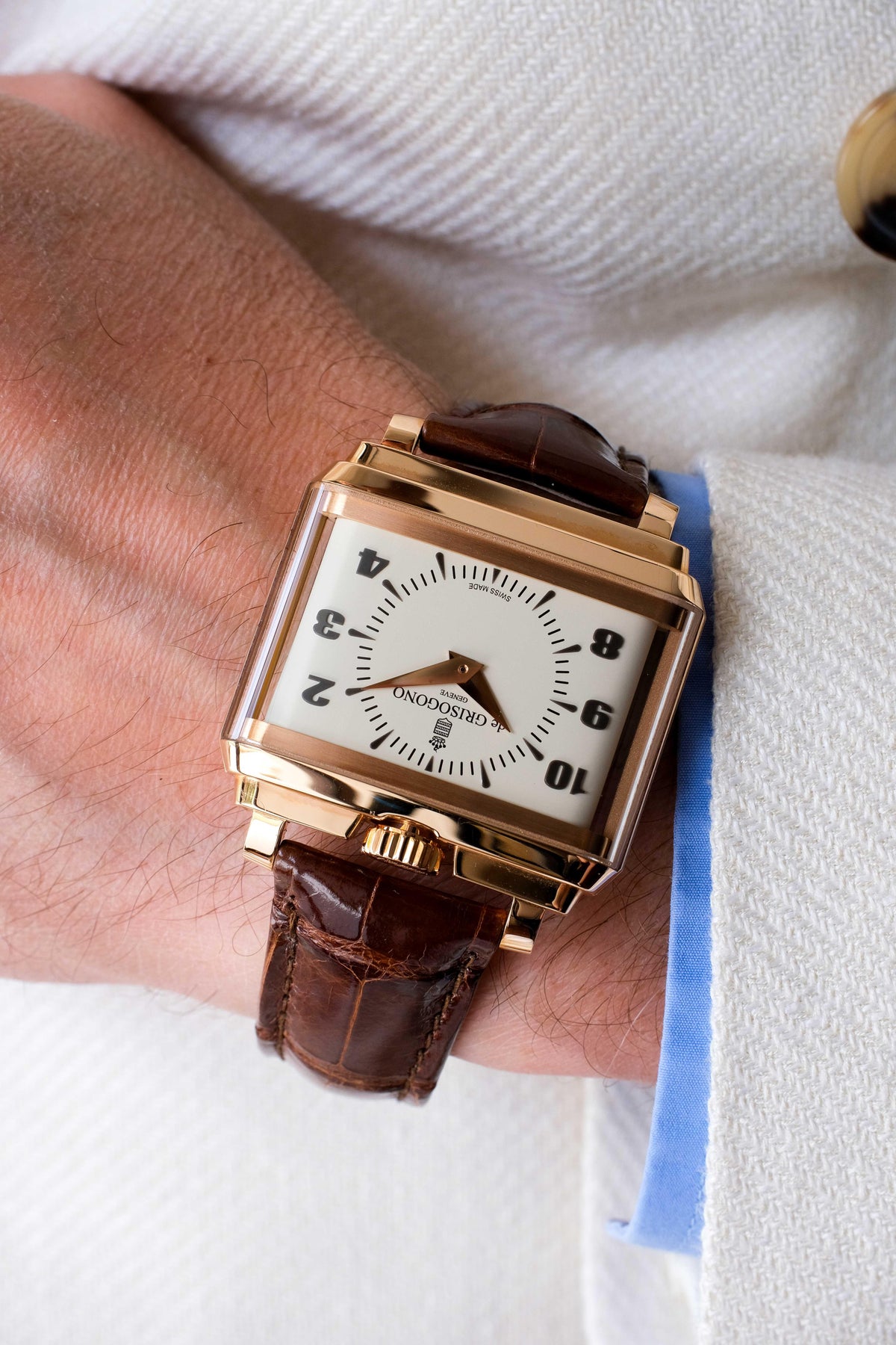 Case and dial angle with applied numerals