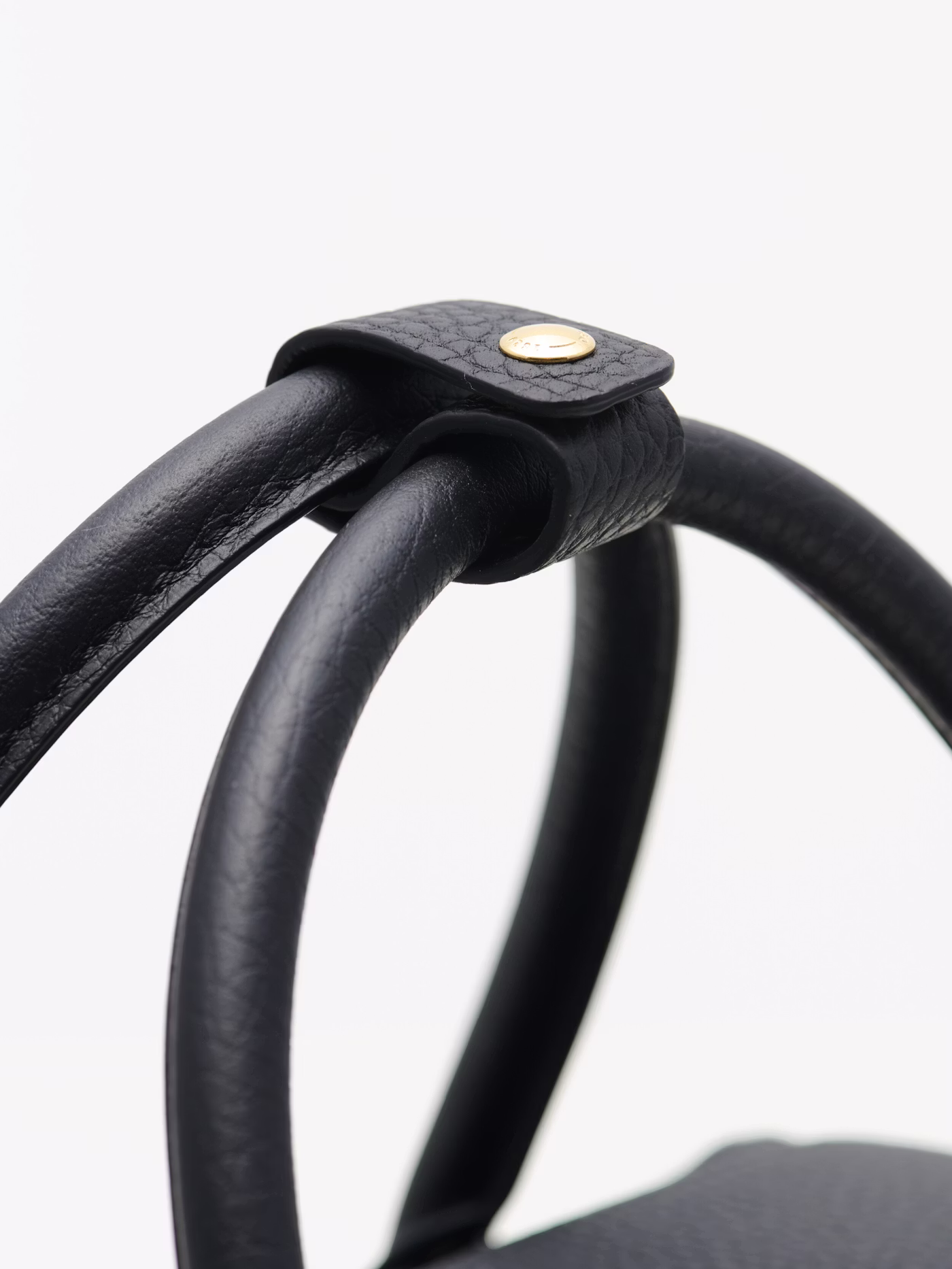 D-shaped clasp and zip detail