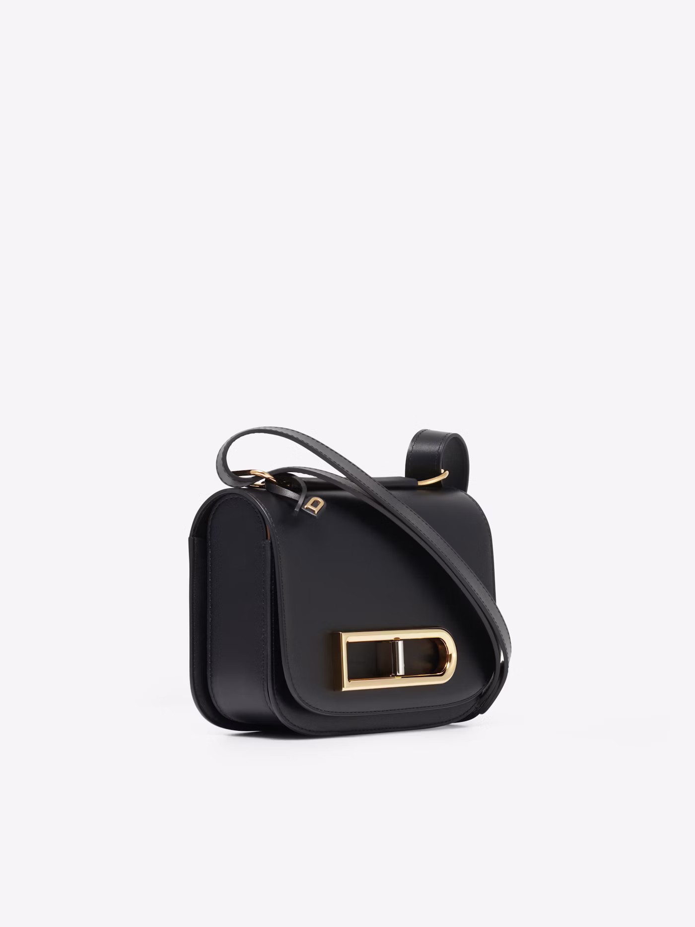 Side profile with compact shoulder shape