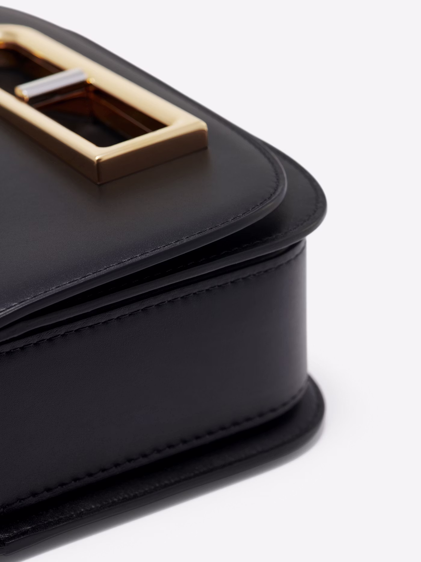 Adjustable strap detail