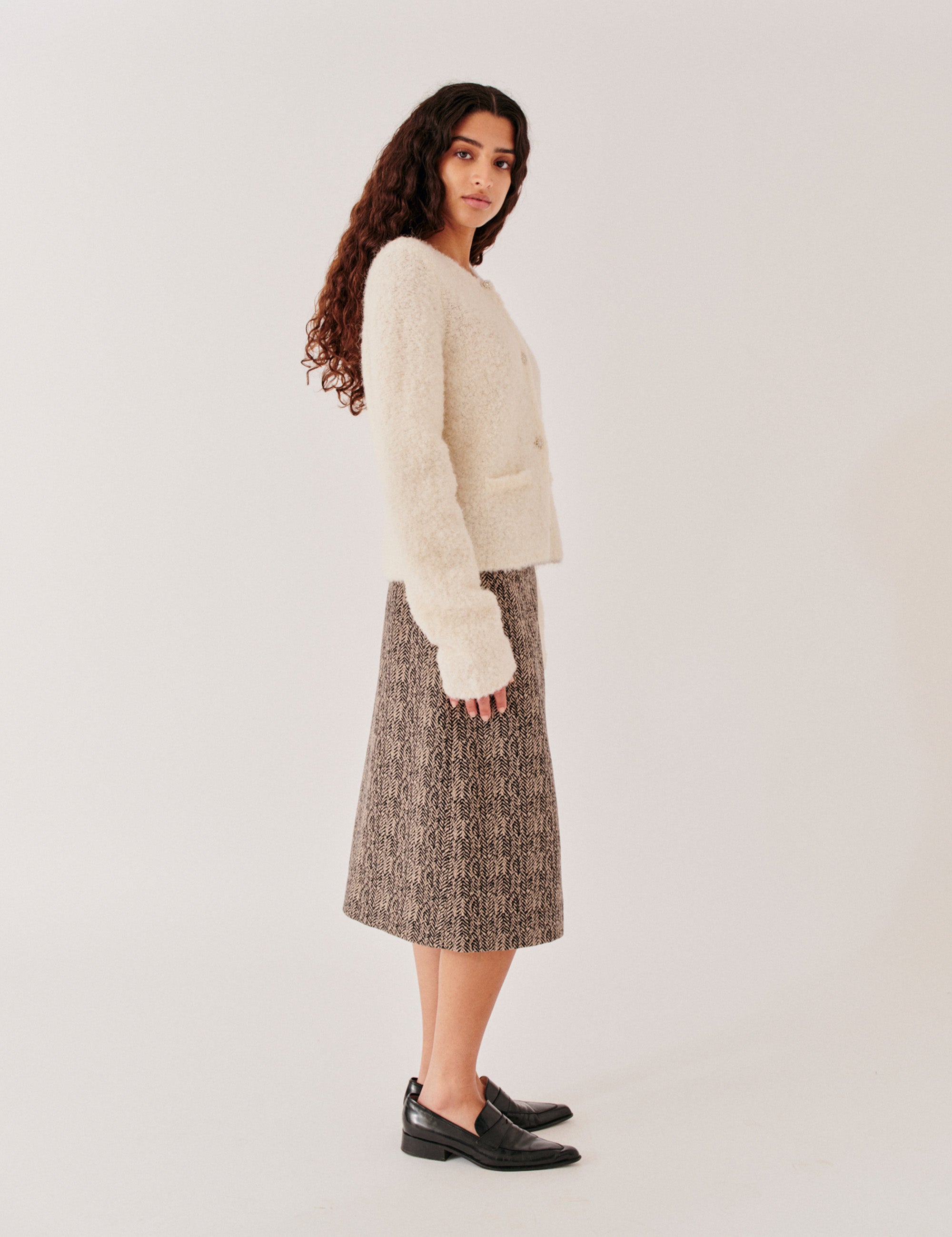 Side view of the cropped cardigan shape