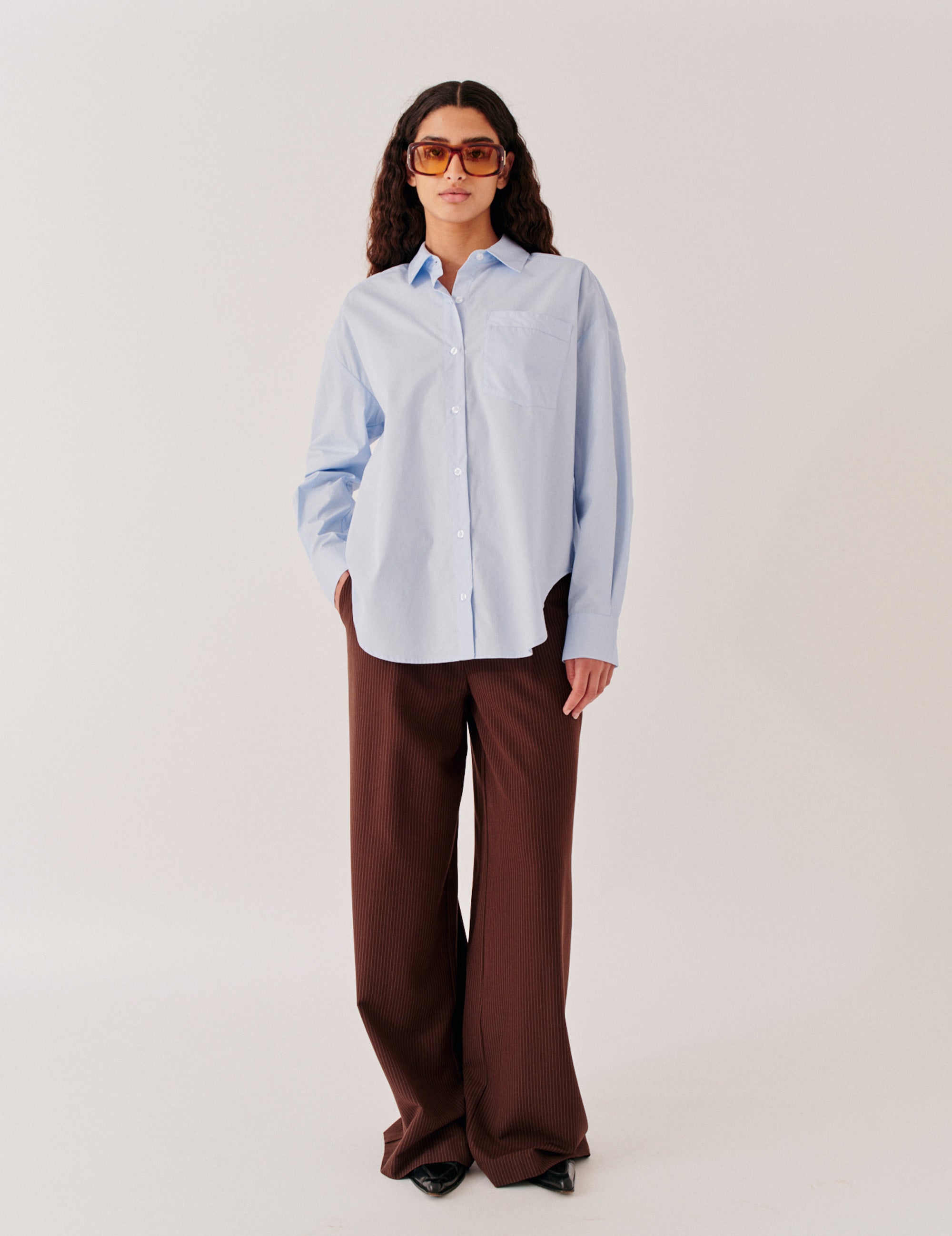 Side view of the wide-leg silhouette
