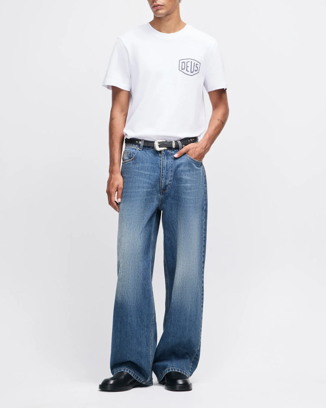 Side angle showing regular fit