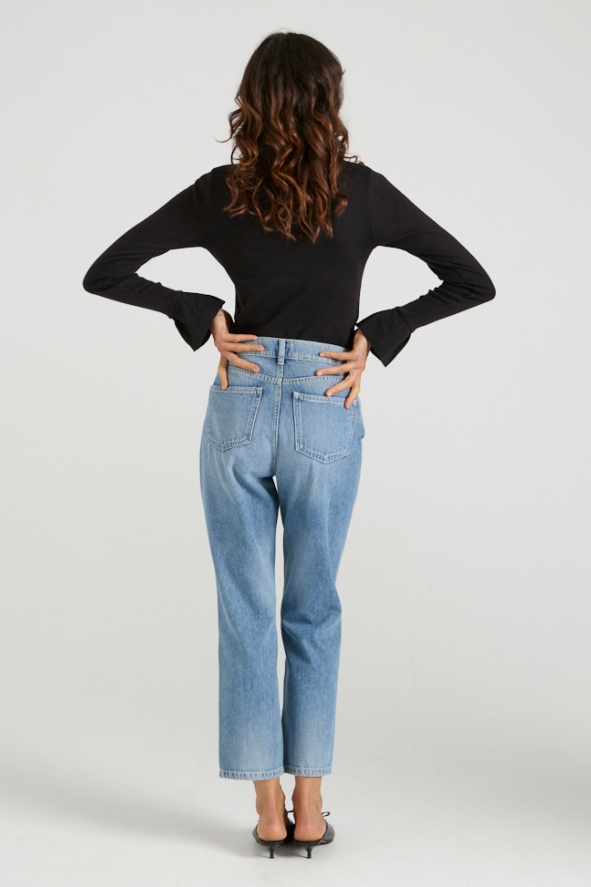 waist closeup