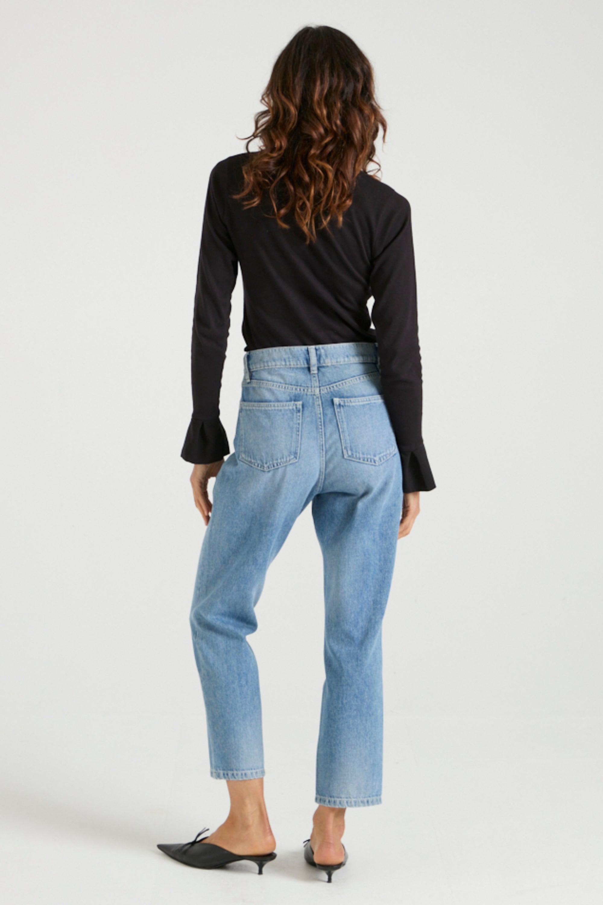 cropped-leg styling