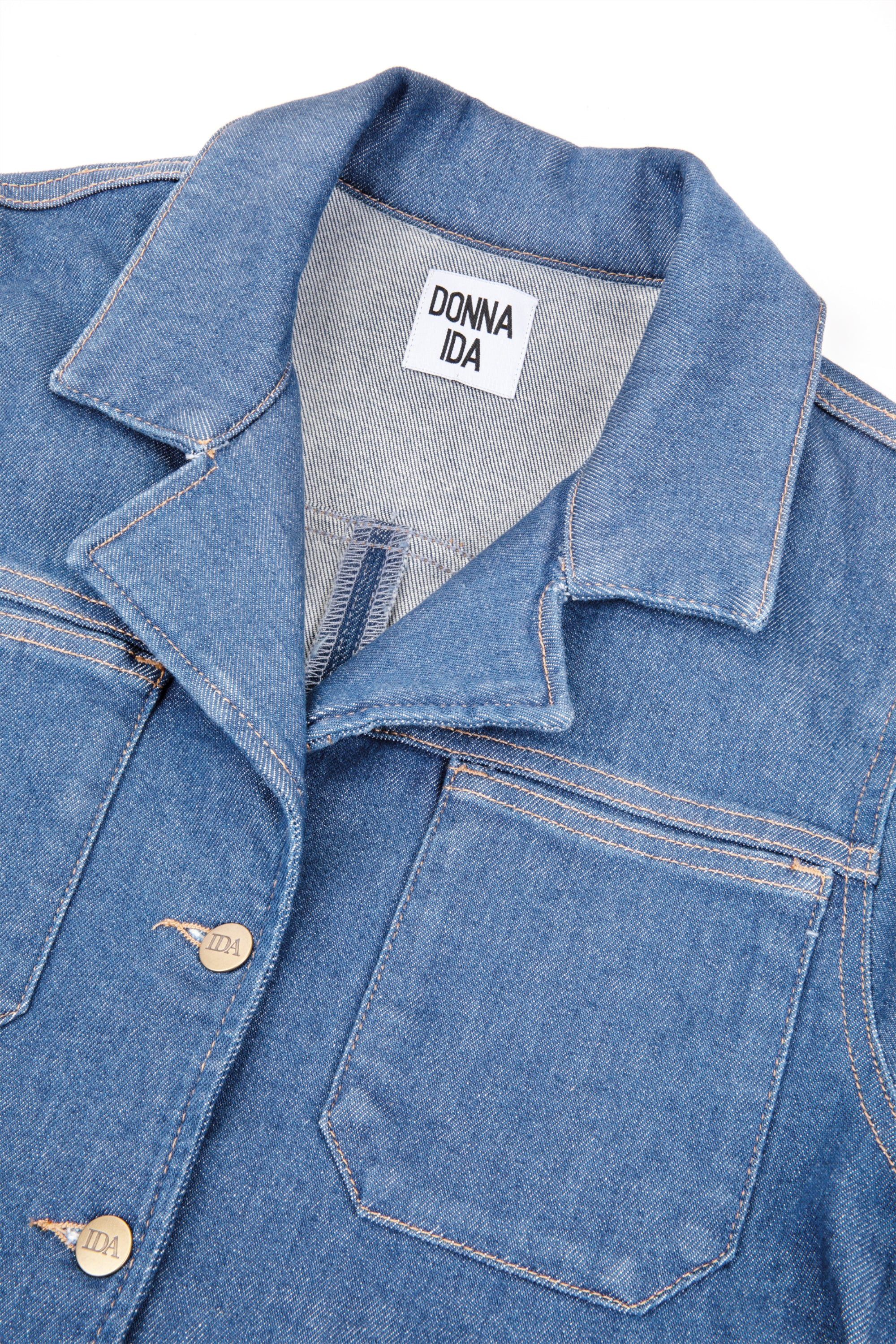 collar and pocket detail