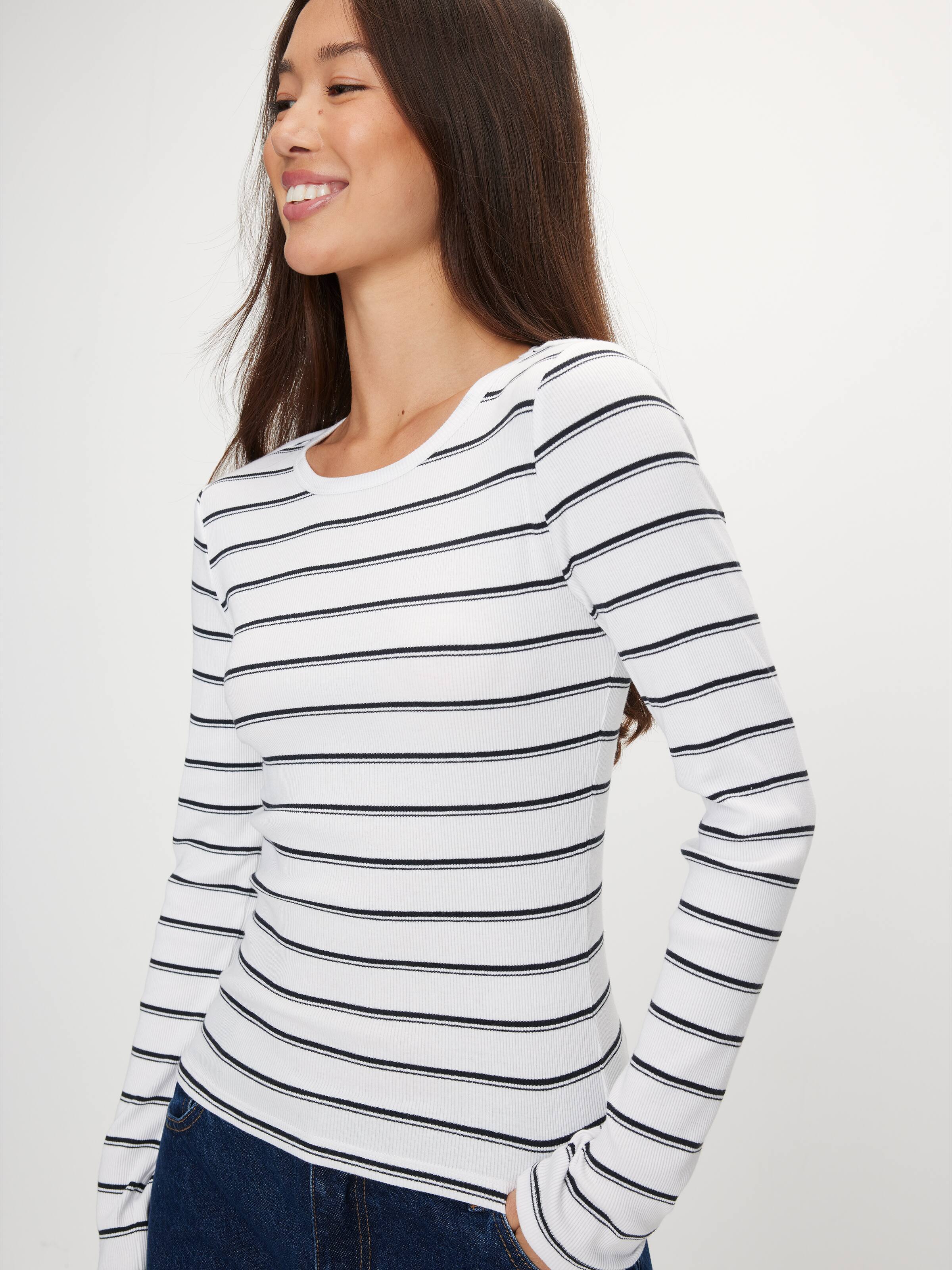 rib and neckline detail