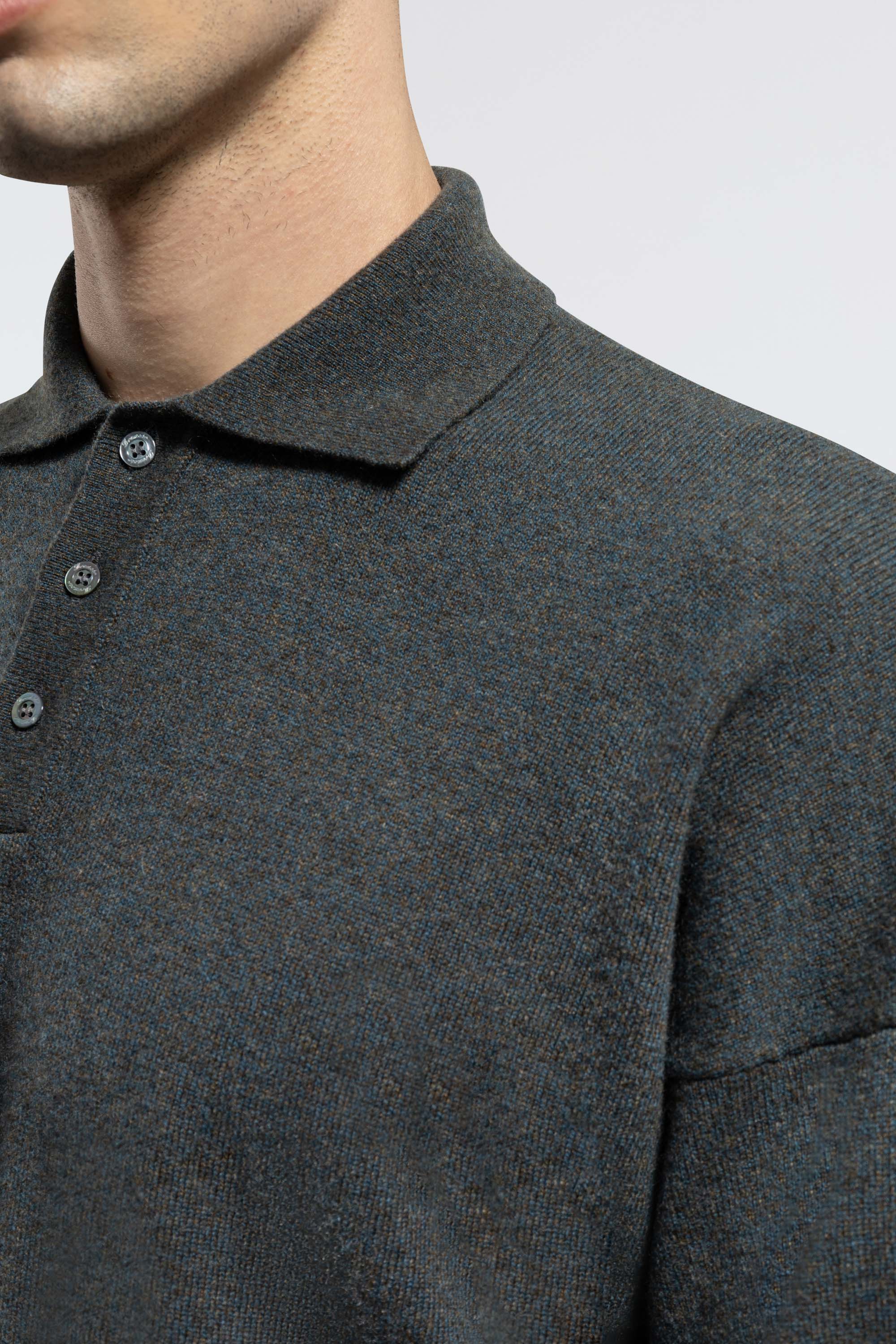 collar detail