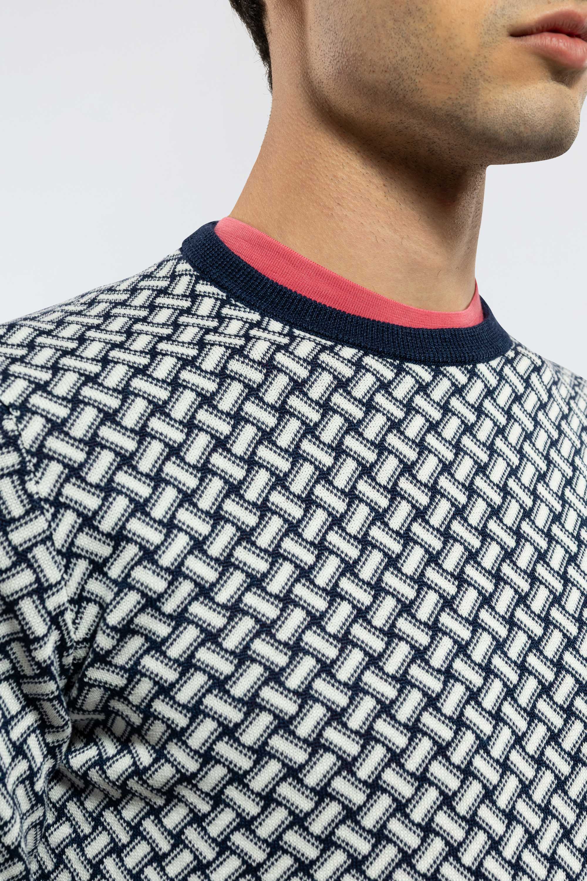 pattern and collar detail