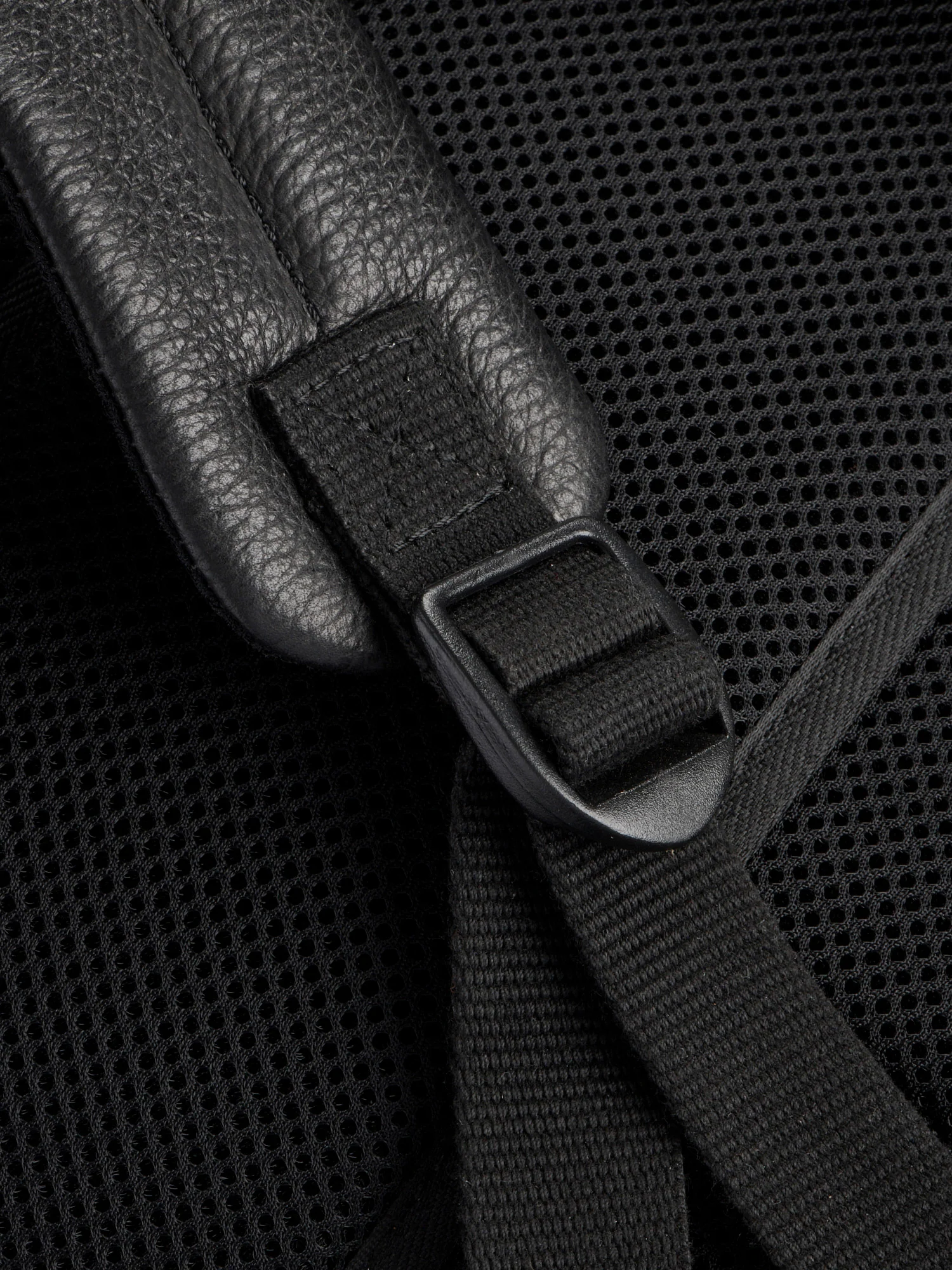 strap detail