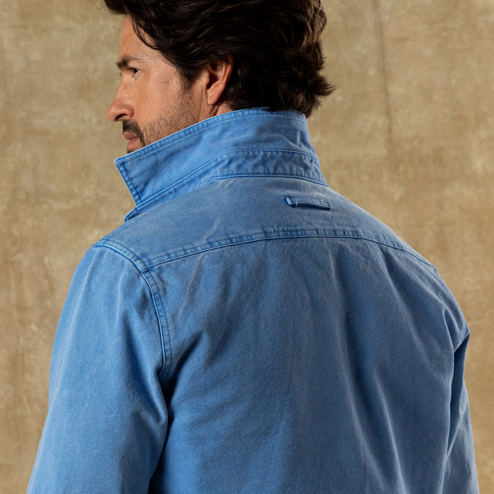 collar detail