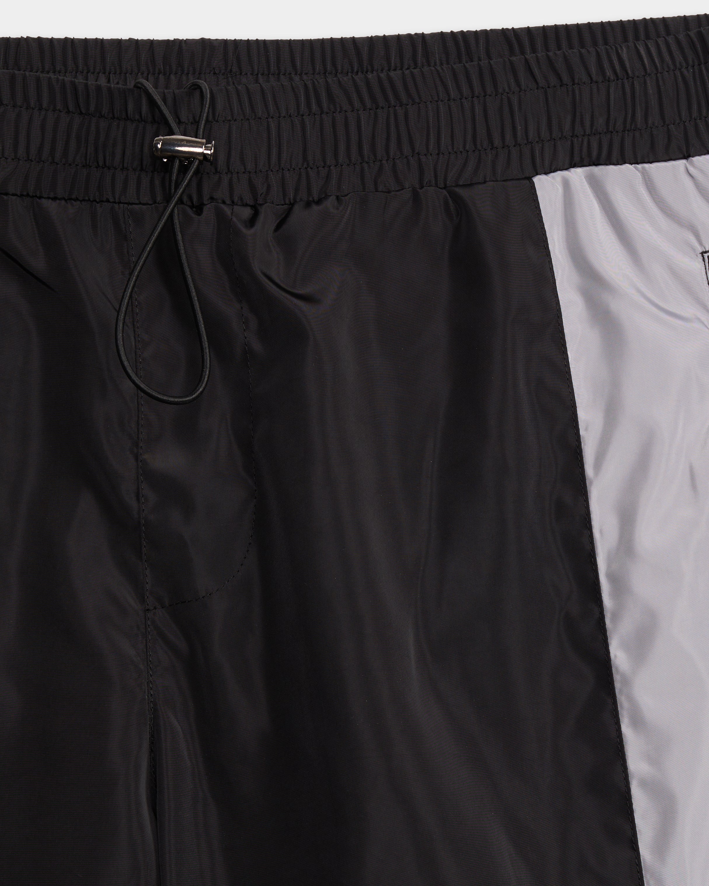 Black track jogger detail