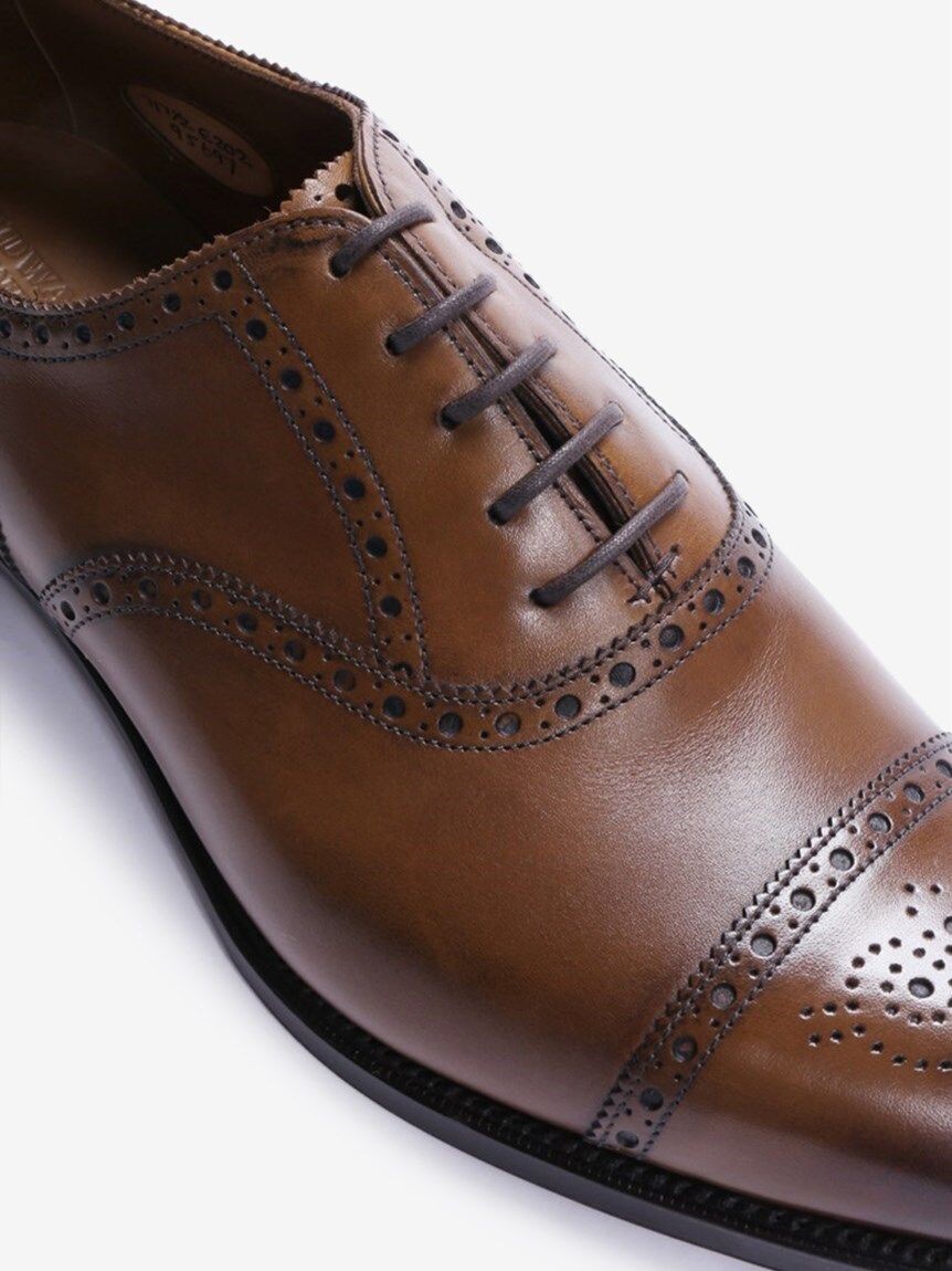 quarter brogue detail