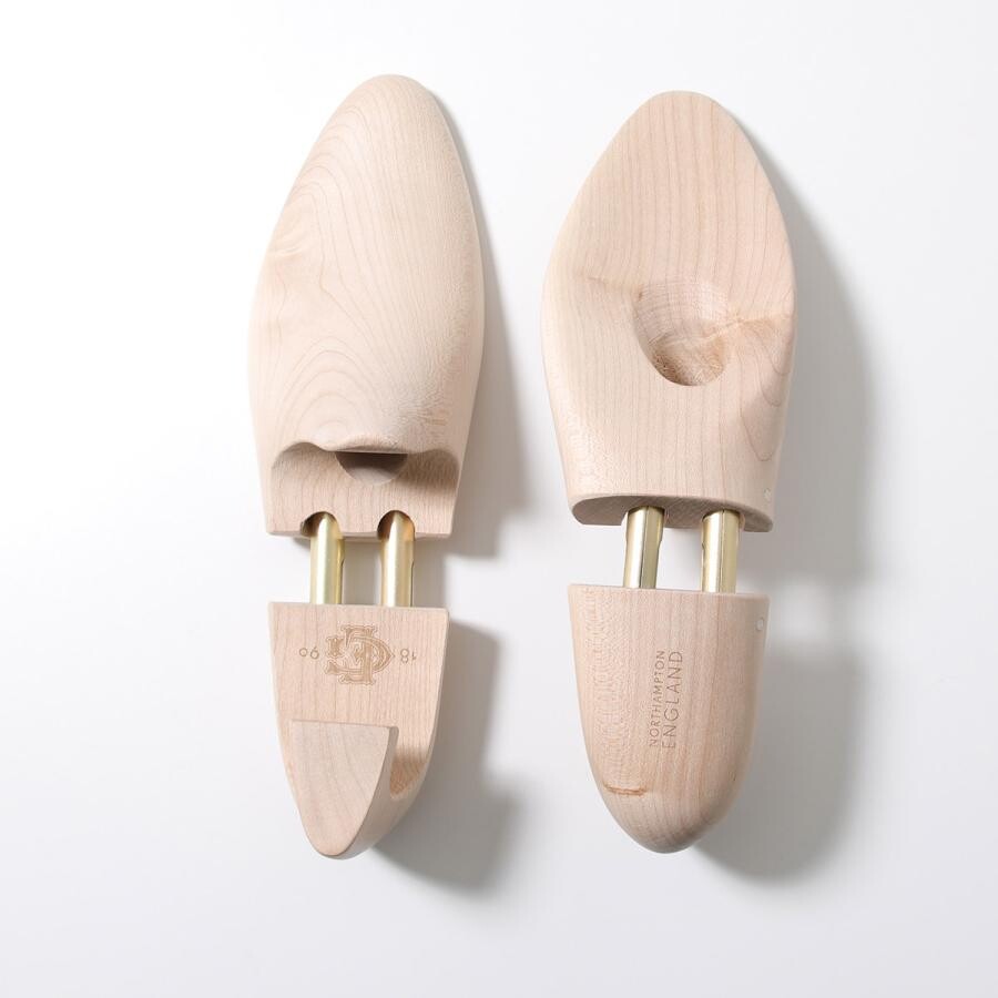 underside and handle view