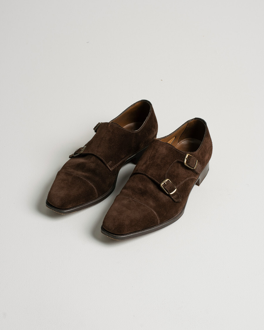 three-quarter suede view