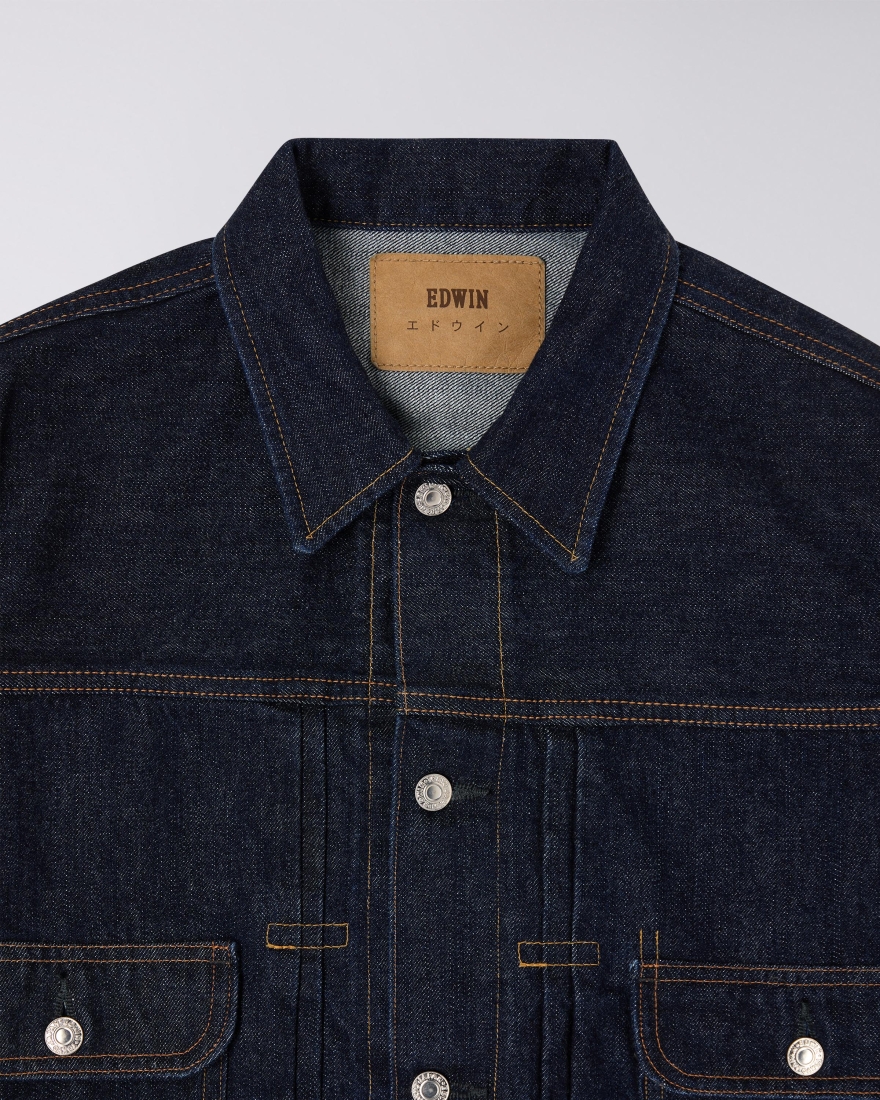collar and chest pocket