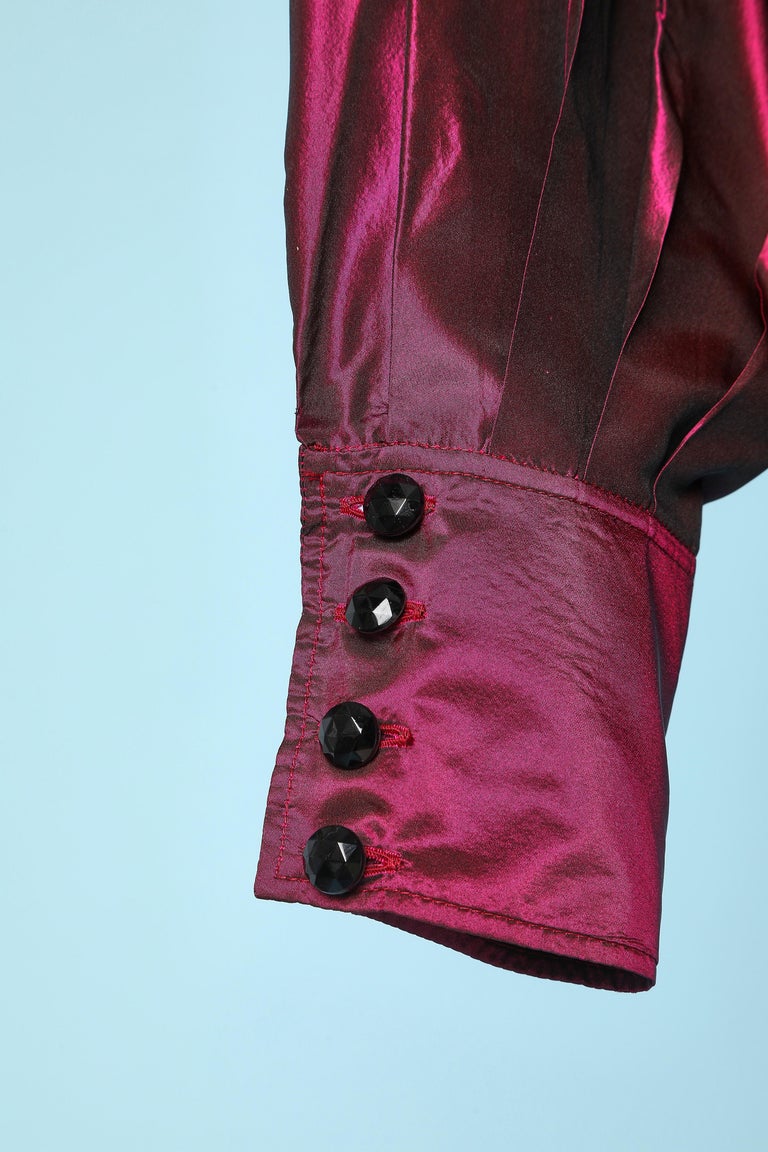collar detail