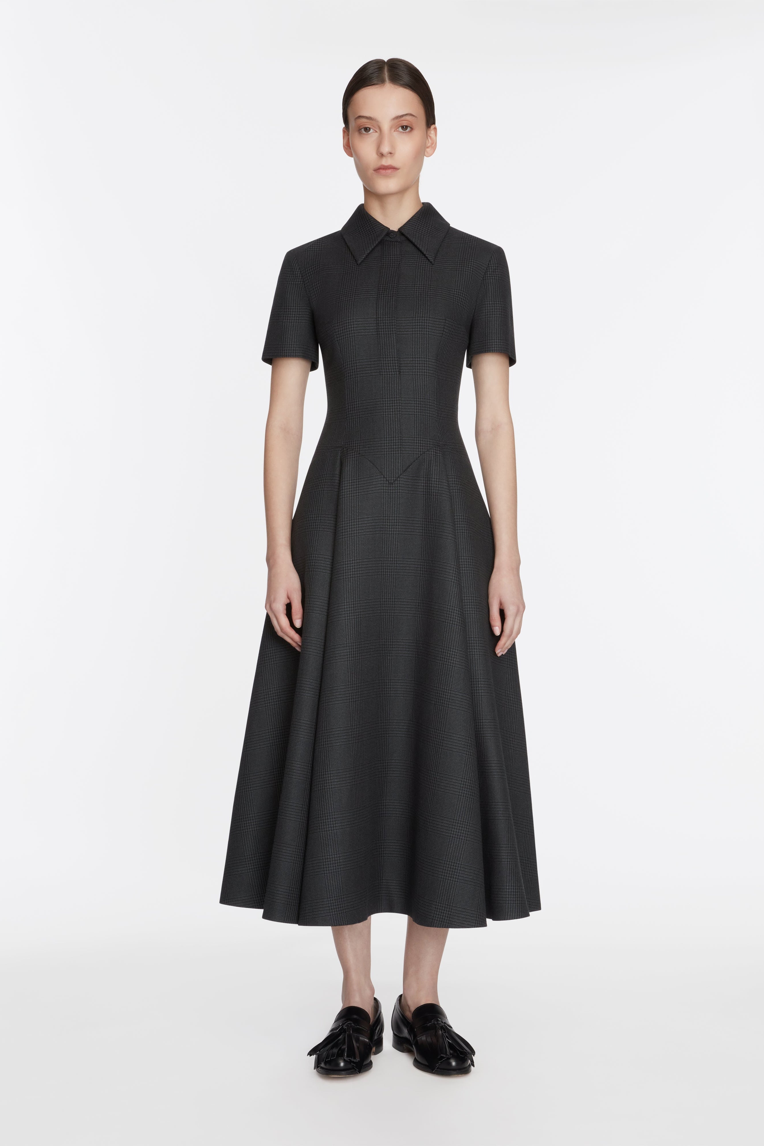 tailored collar and waist seaming