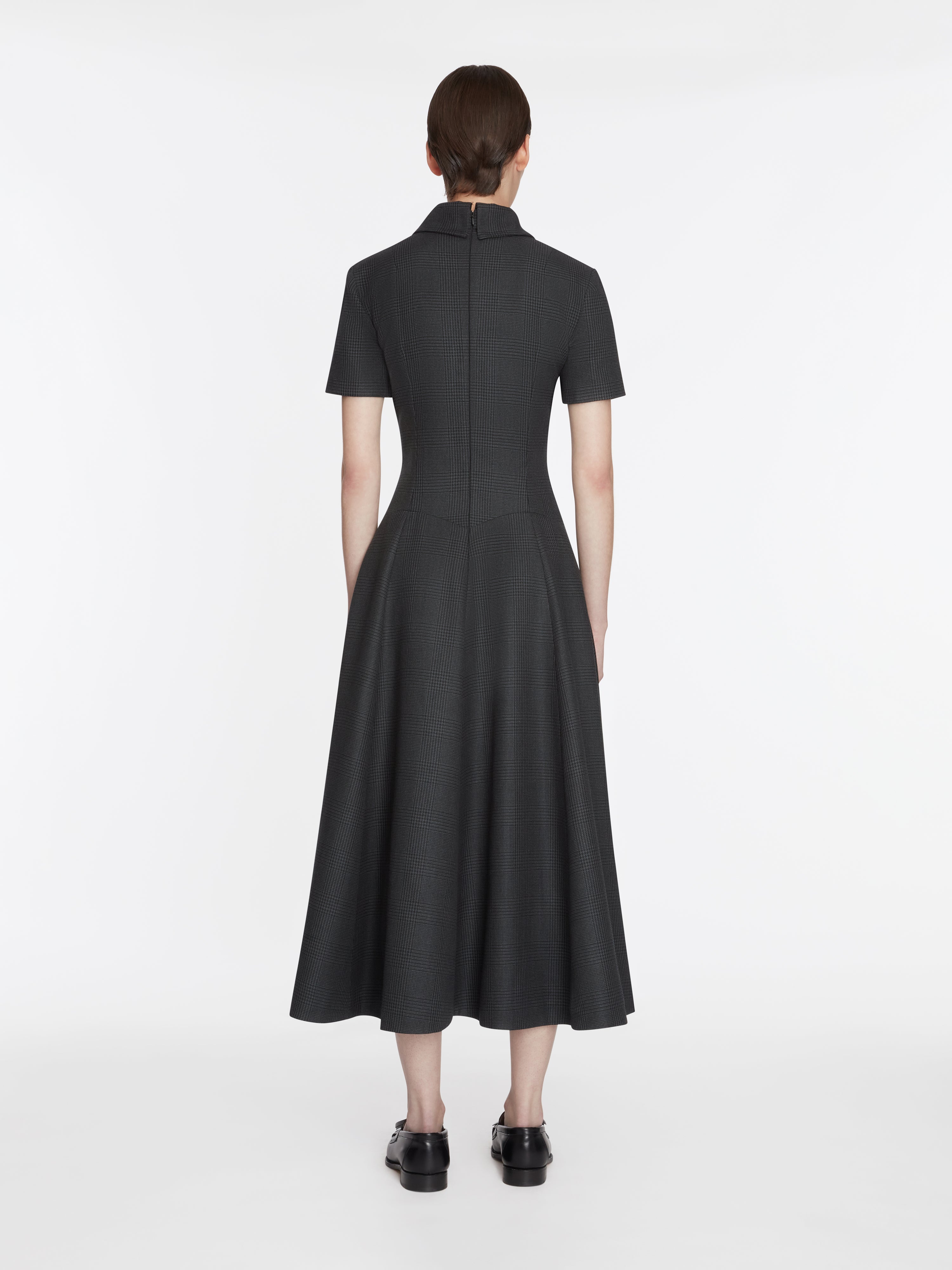 back view and skirt volume