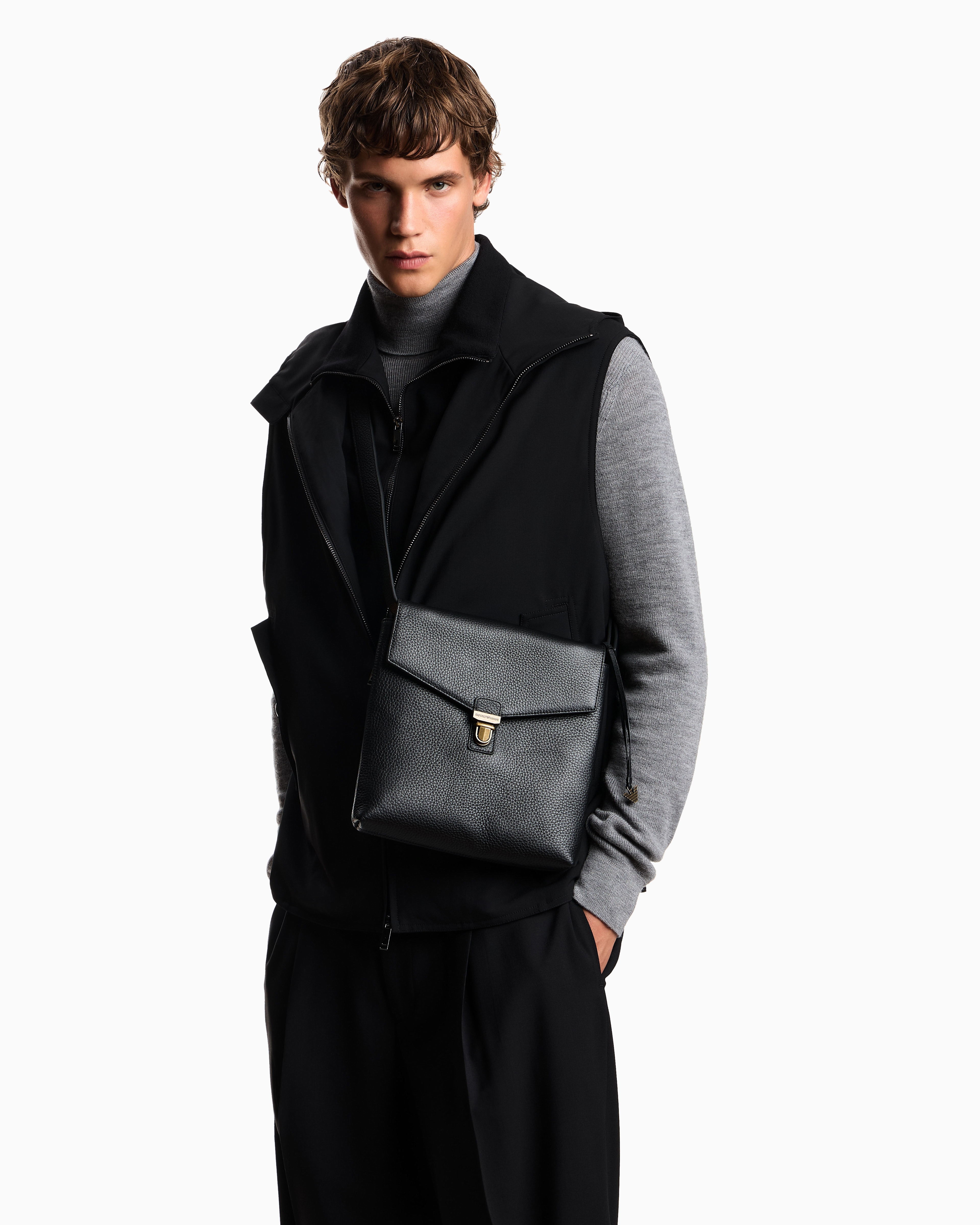 Icon pebbled leather flat shoulder bag official view 6