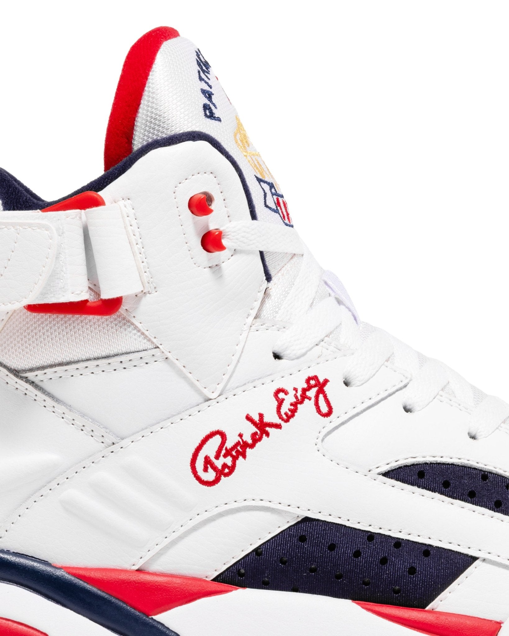 Outsole and packaging angle from the official product gallery