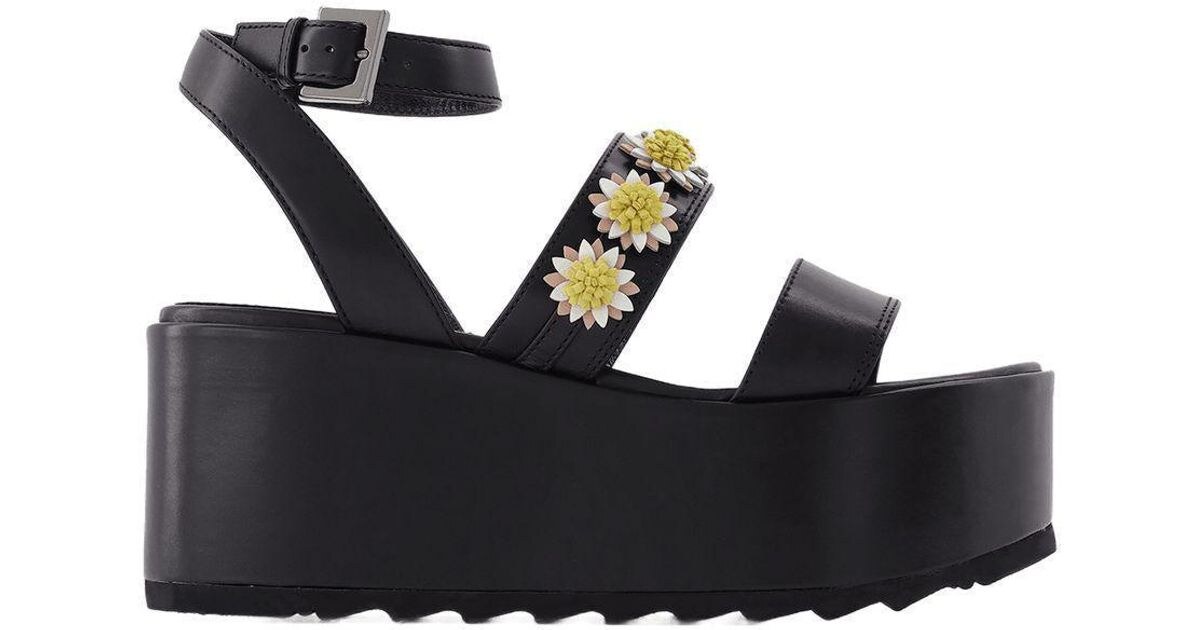clean side view of the daisy-trim strap