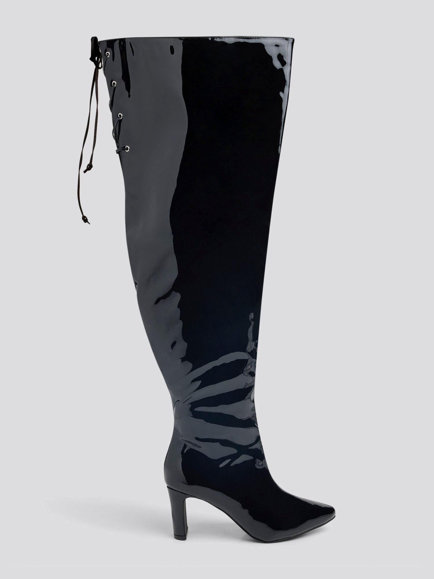 pointed toe detail