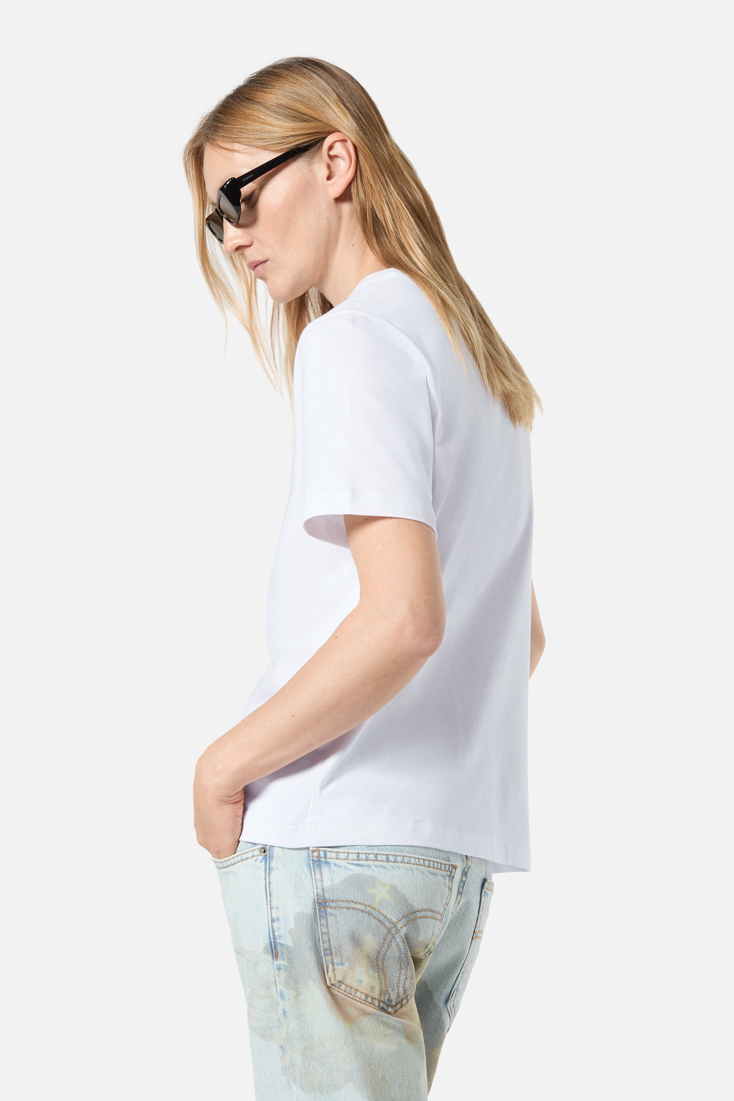 side view showing the regular short-sleeve fit