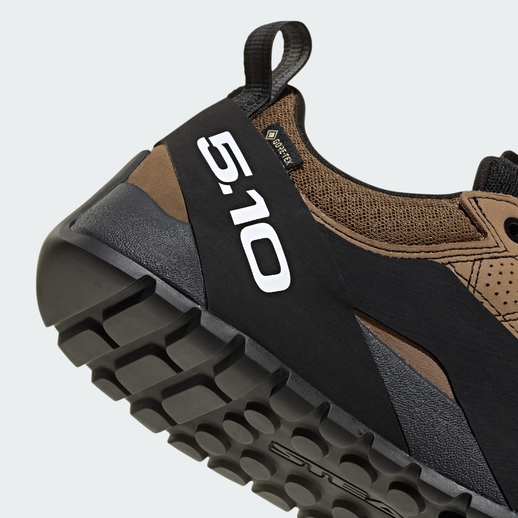 heel detail