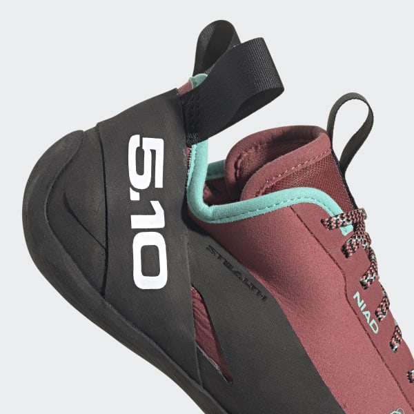 heel/logo closeup
