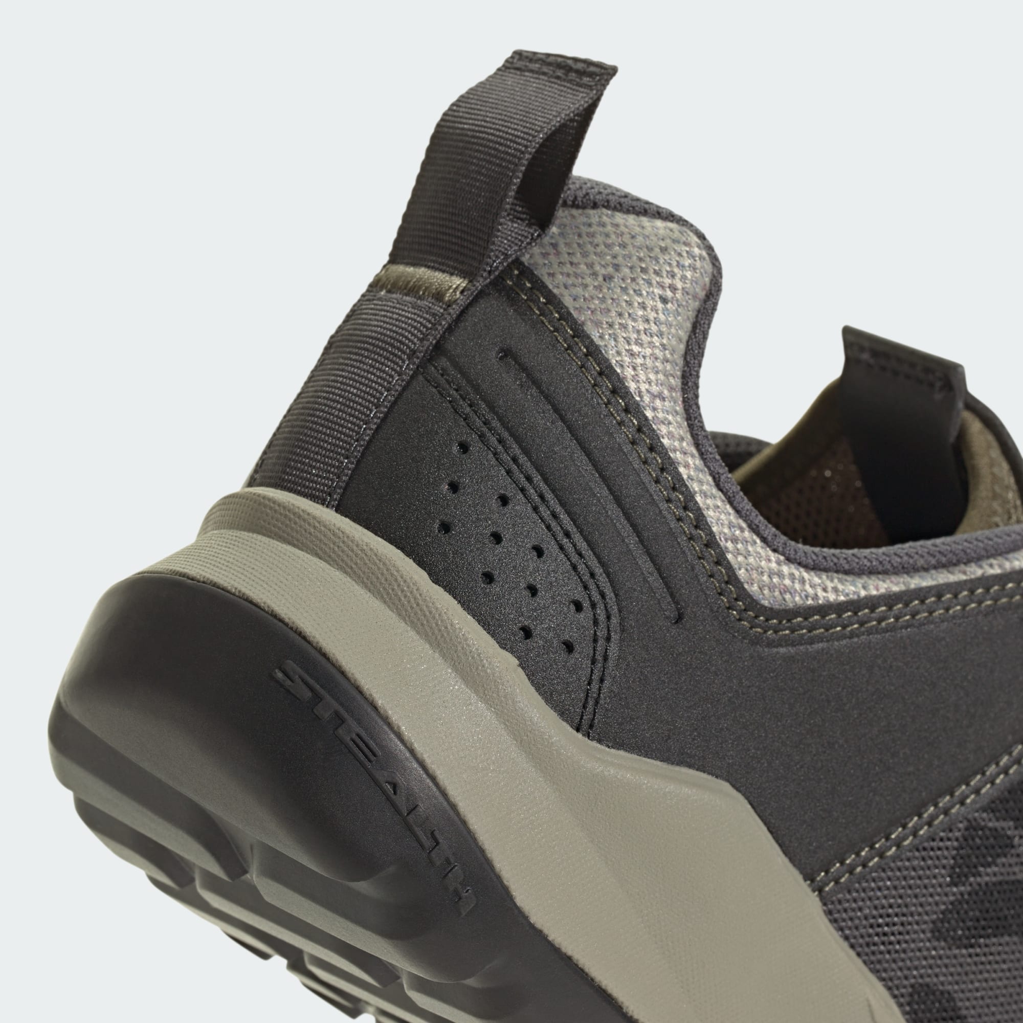 heel detail
