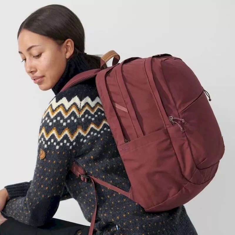 Räven worn as a commuter pack
