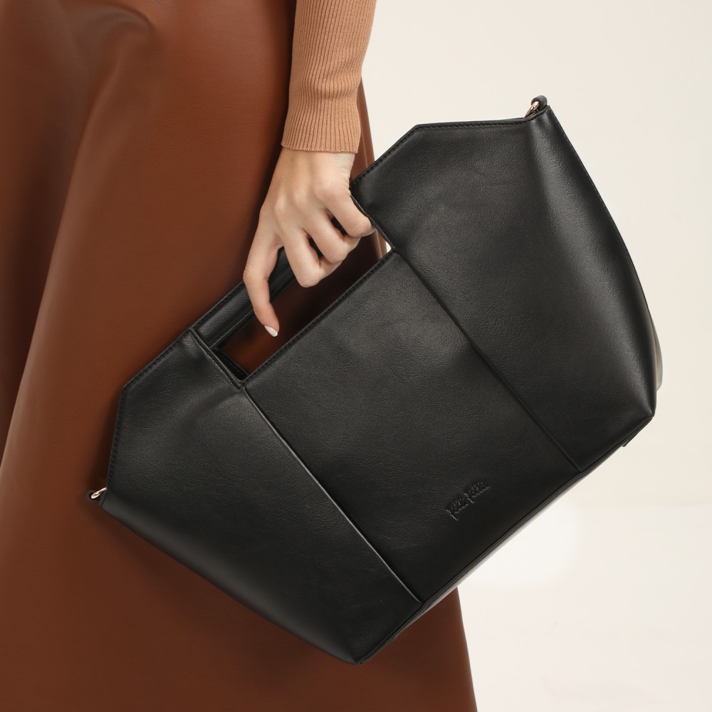 crossbody strap in use